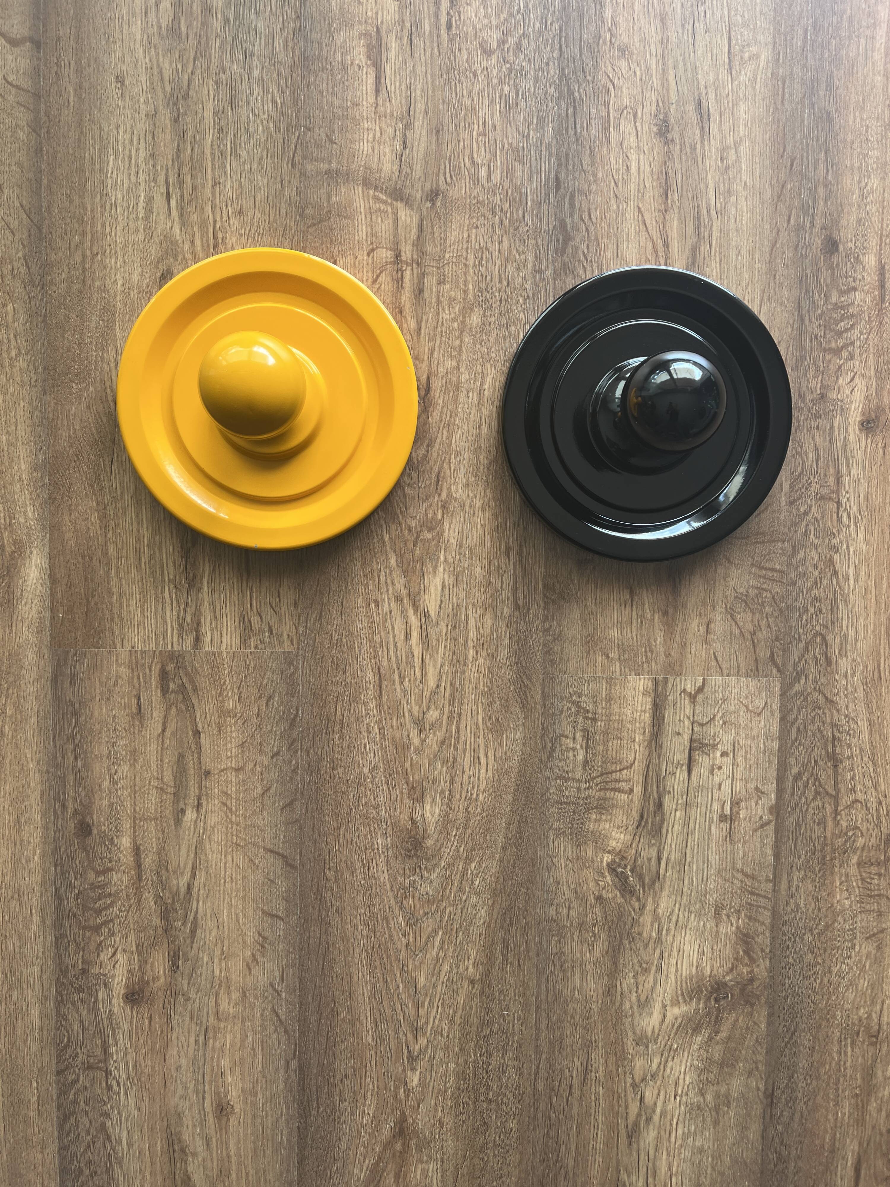 Vintage Vibes Coat Rack Duo - Design vintage des années 70 - Porte-manteau fonctionnel coloré en métal avec Pop Eleg