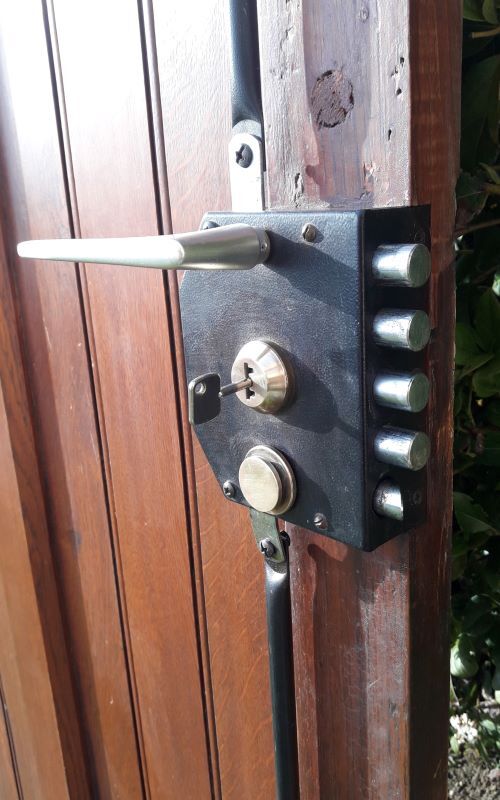 Entrance door 208,7x94 oak multipoint lock