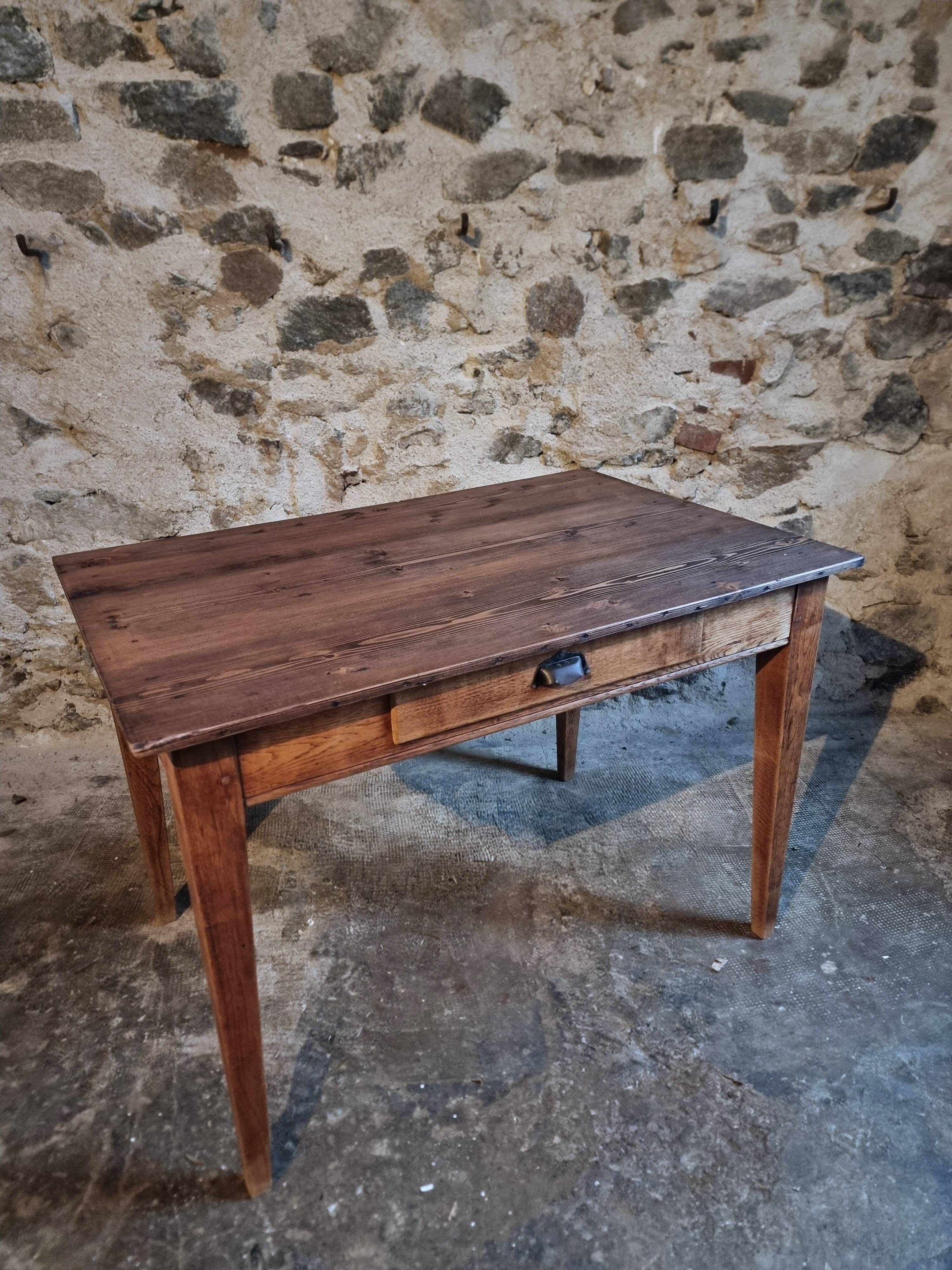 French antique table with drawer – Around 1920 – Pine top and legs.