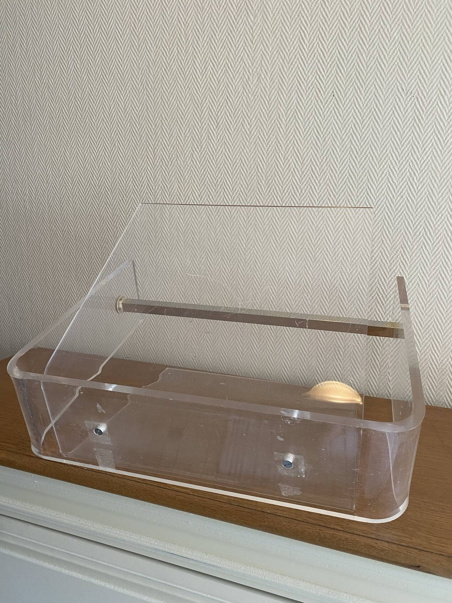Vintage magazine rack in plexiglass by David Lange.