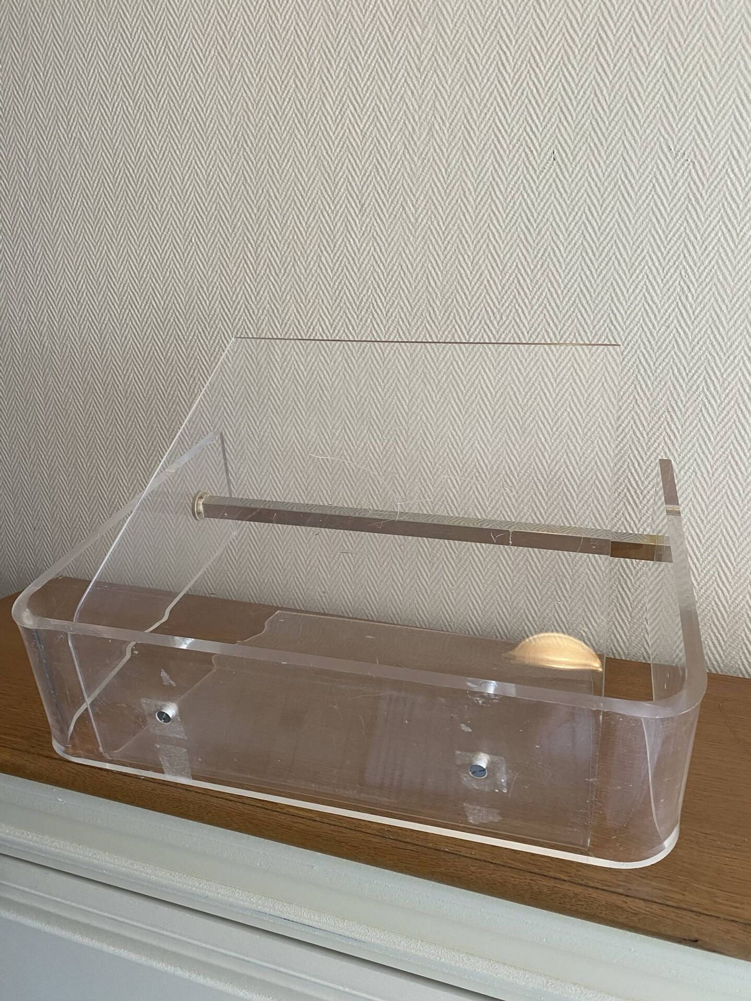 Porte revue vintage en plexiglass par David lange