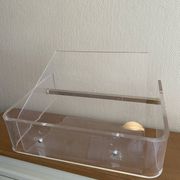 Porte revue vintage en plexiglass par David lange