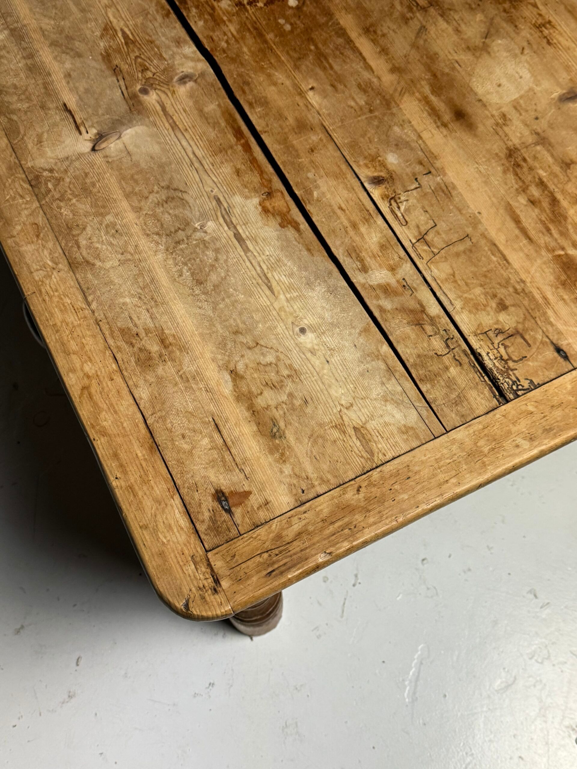 English coffee table 19th century pine