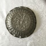 Tin crowned lion dish
