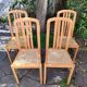 Chaises en bois et cannage
