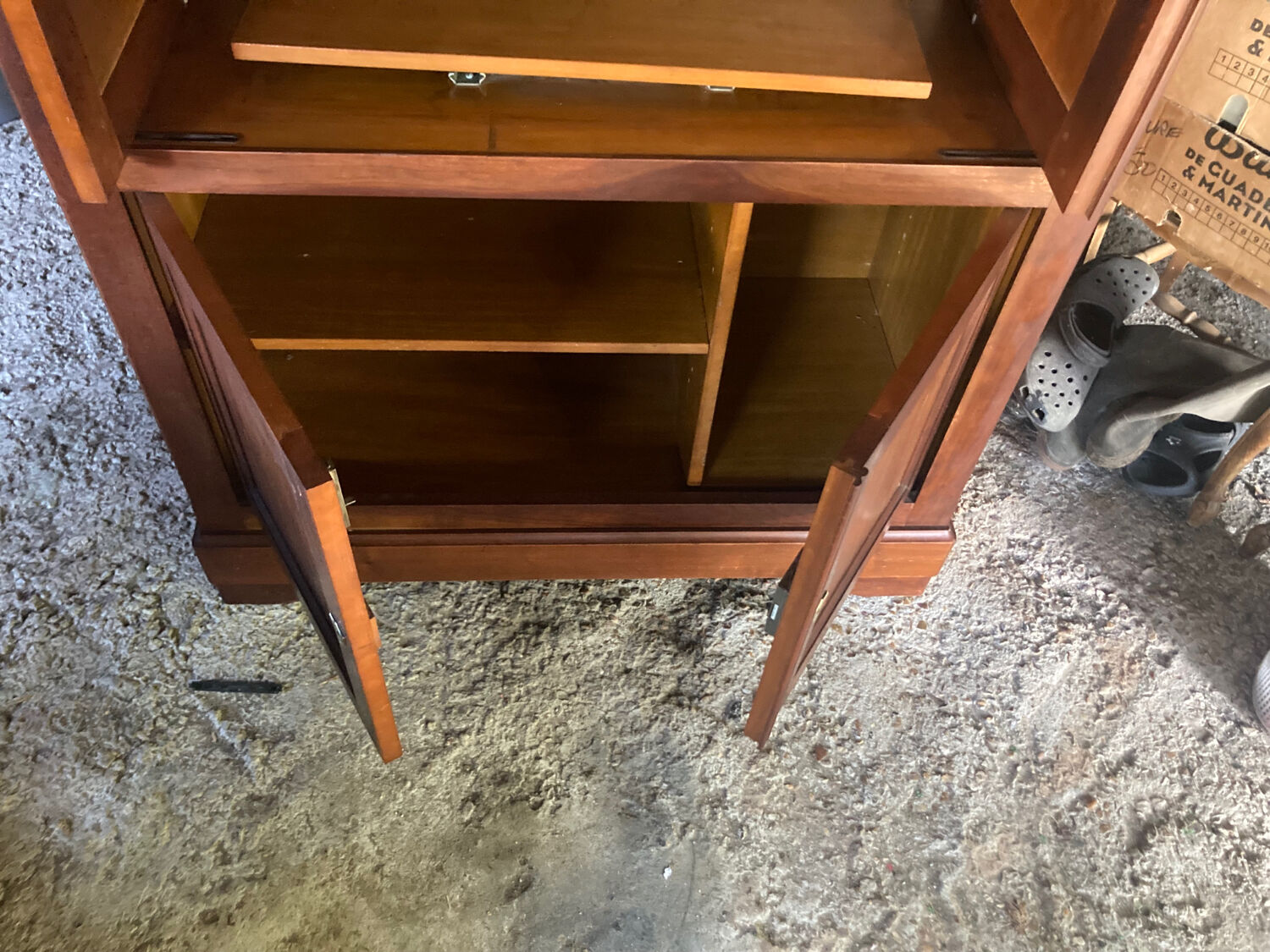Cherry wood tv stand 1 m50 high by 1m wide