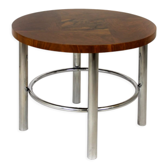 Table ronde restaurée du Bauhaus en noyer par Robert Slezak, années 1930