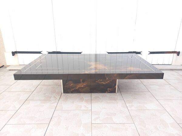 Table basse laquée à décor solaire