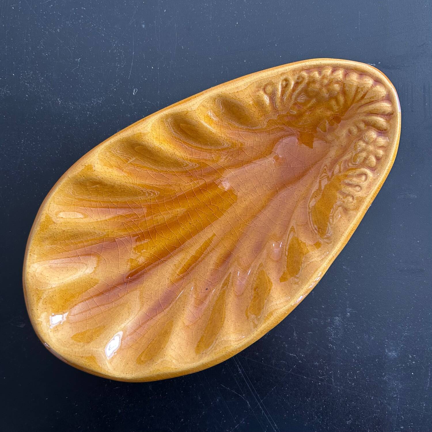 Provençal yellow shell emptier
