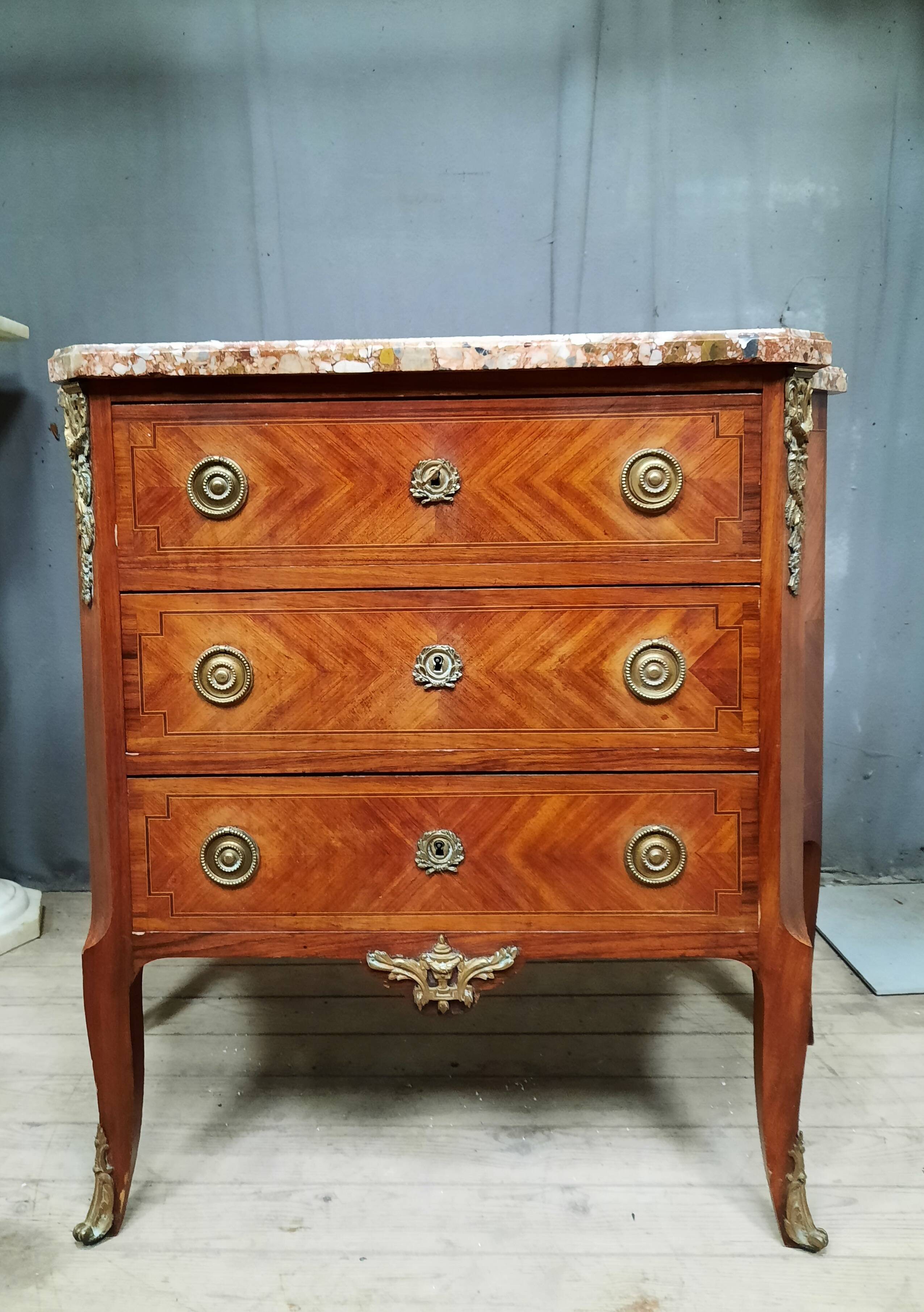 Transitional marquetry chest of drawers