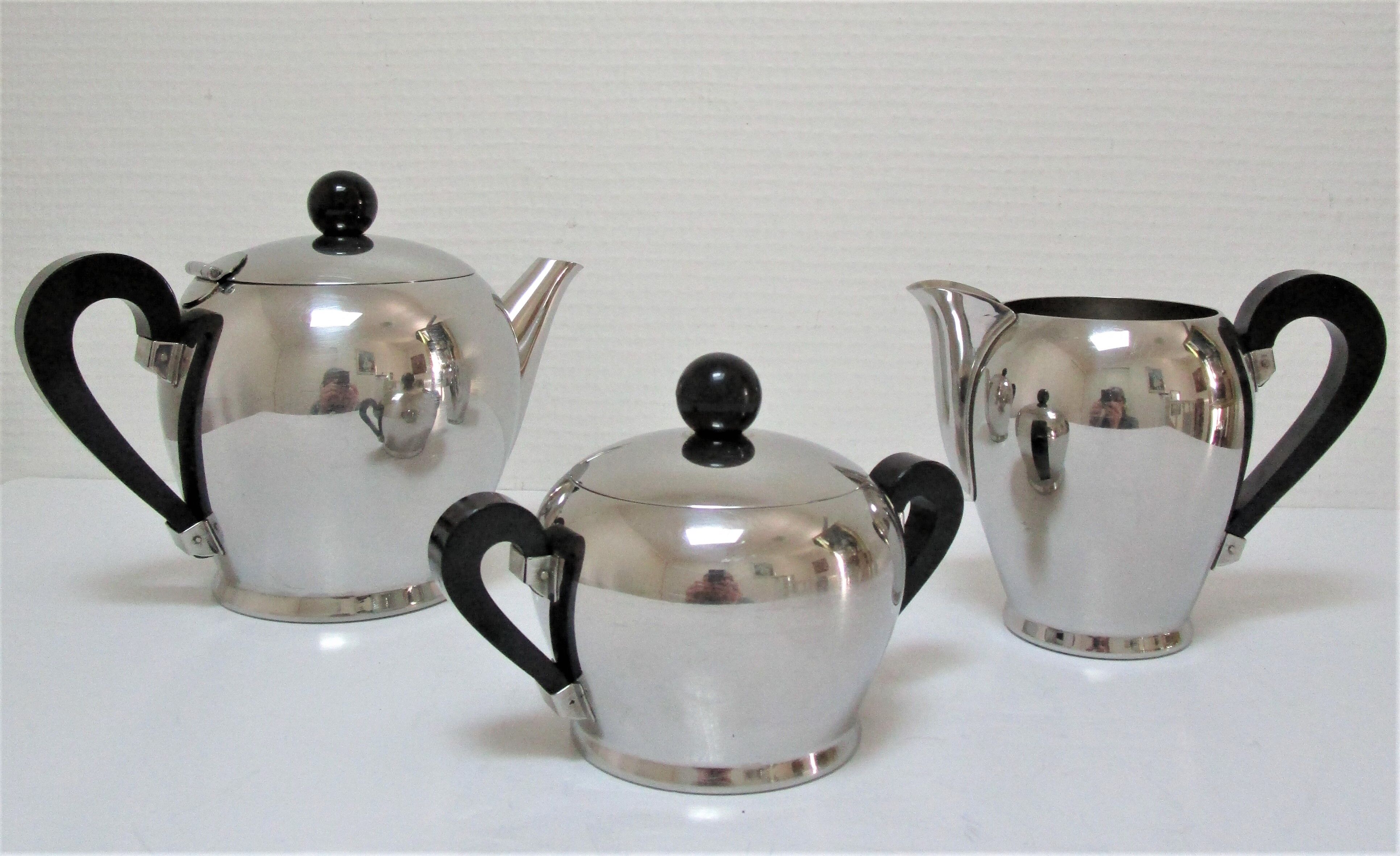 stainless steel tea service and vintage Bakélite Carlo Alessi
