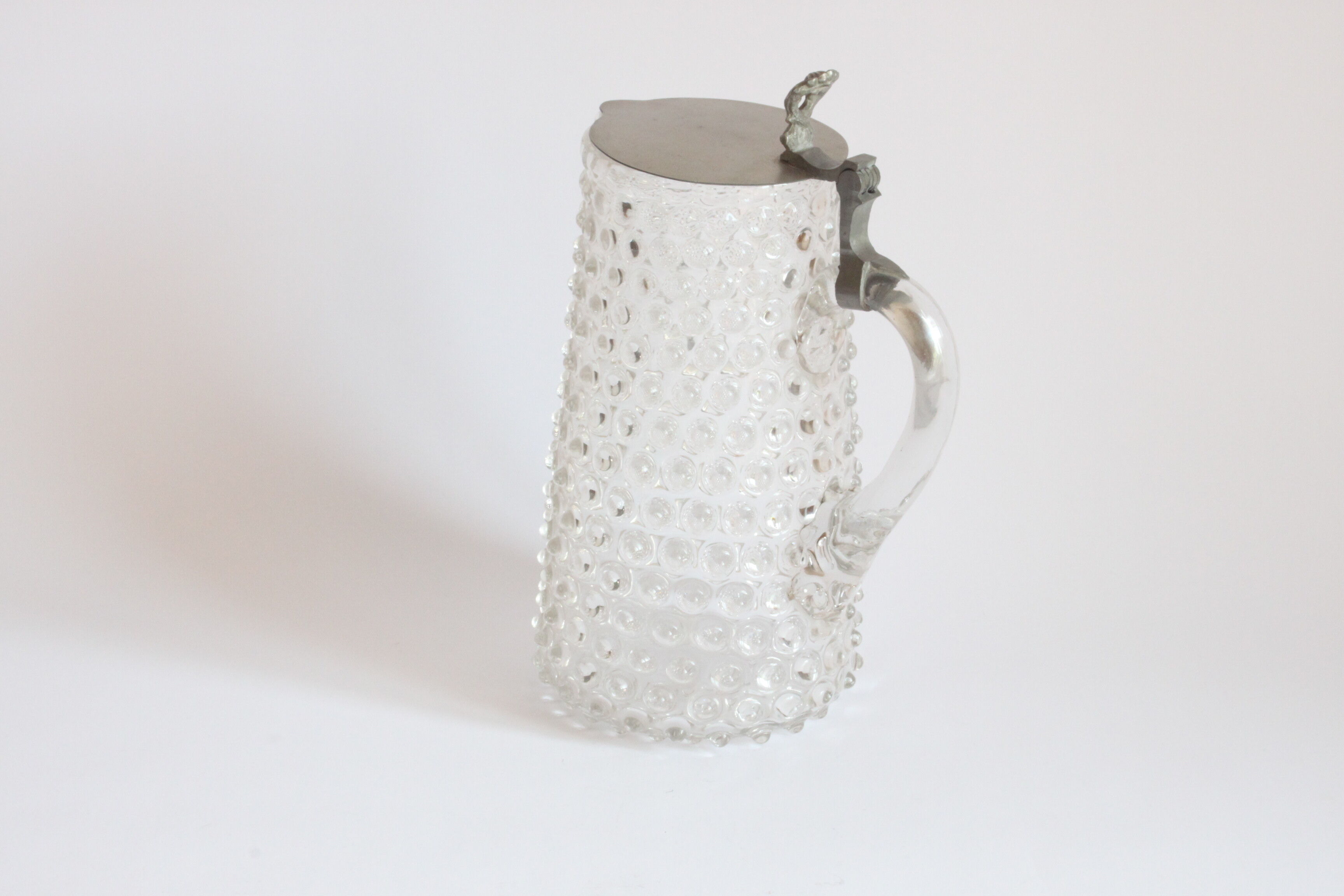 Verre de Liège, pichet en verre hobnail, Belgique du 19ème siècle.