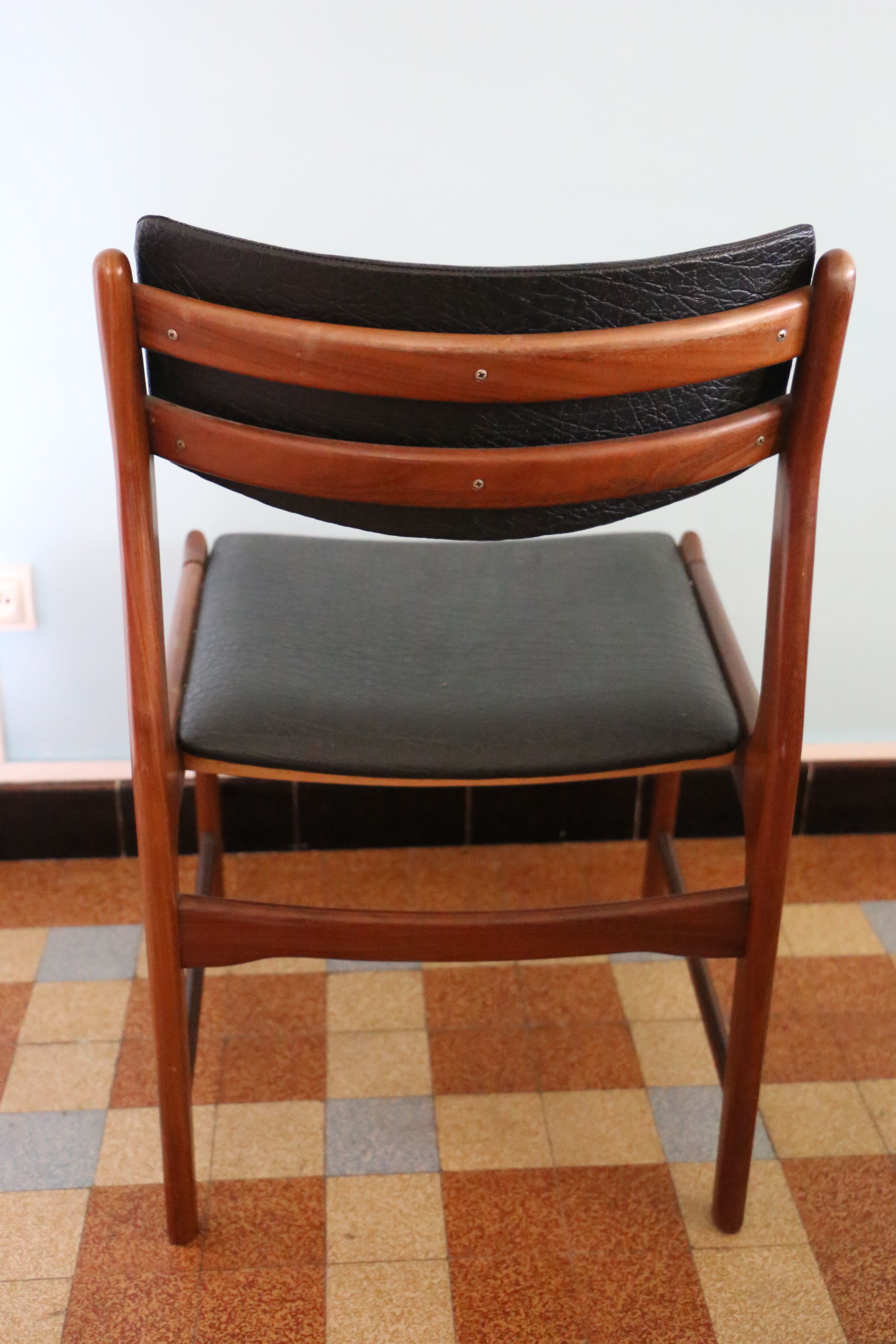 Scandinavian teak table and 6 chairs