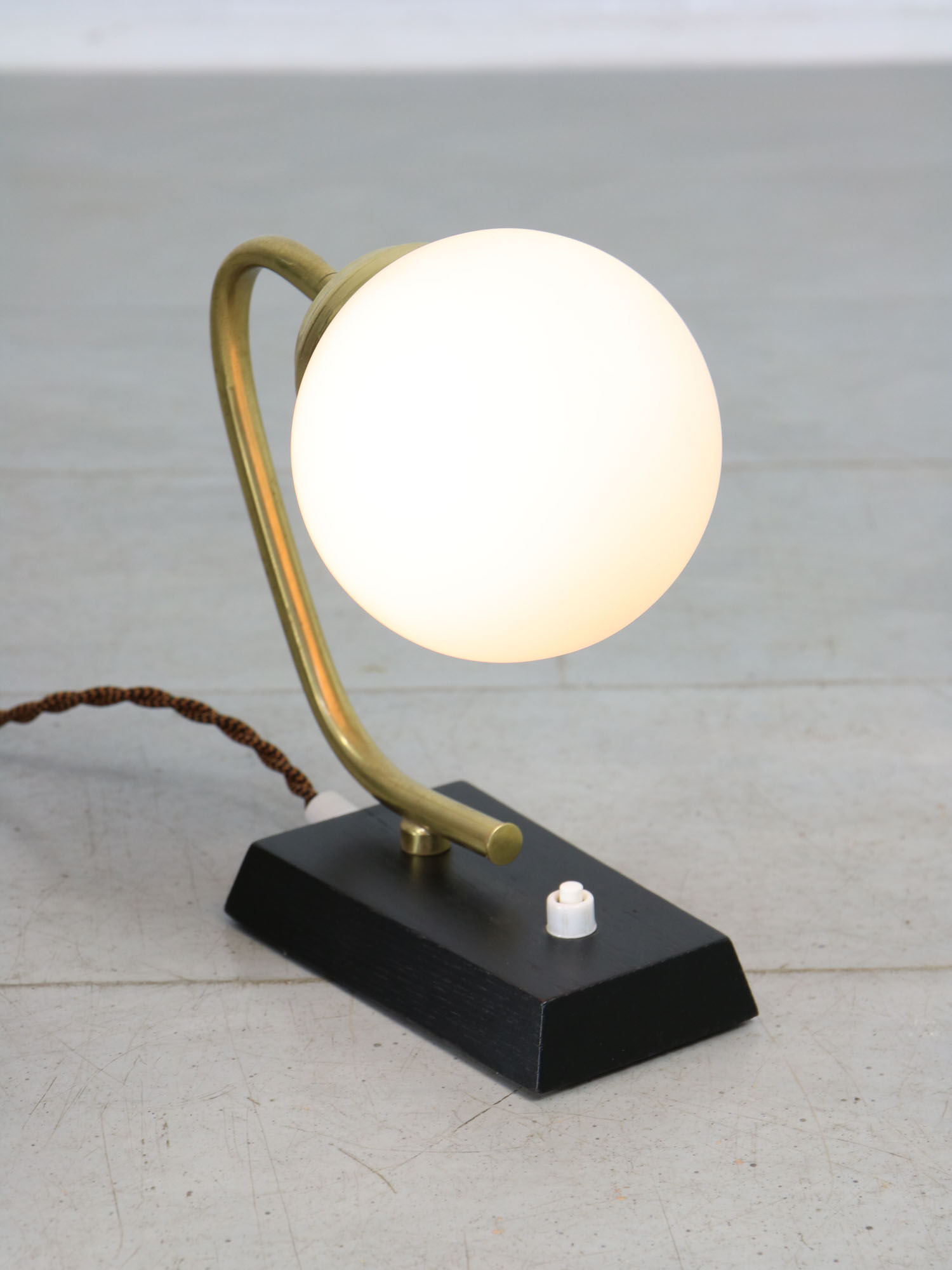 Mid-century Table Lamp in Brass & Opaline