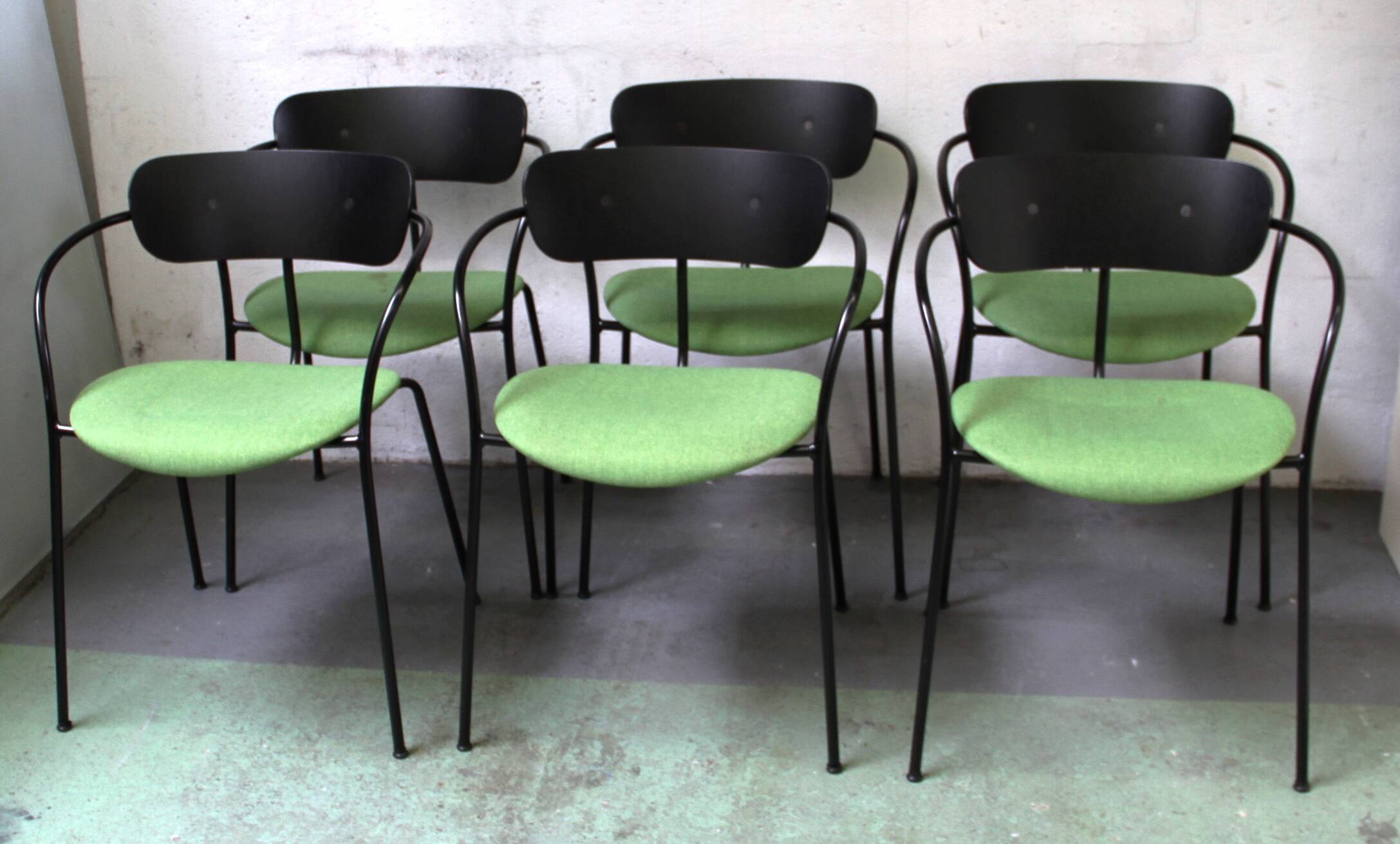 Pavilion AV4 chair, & Tradition