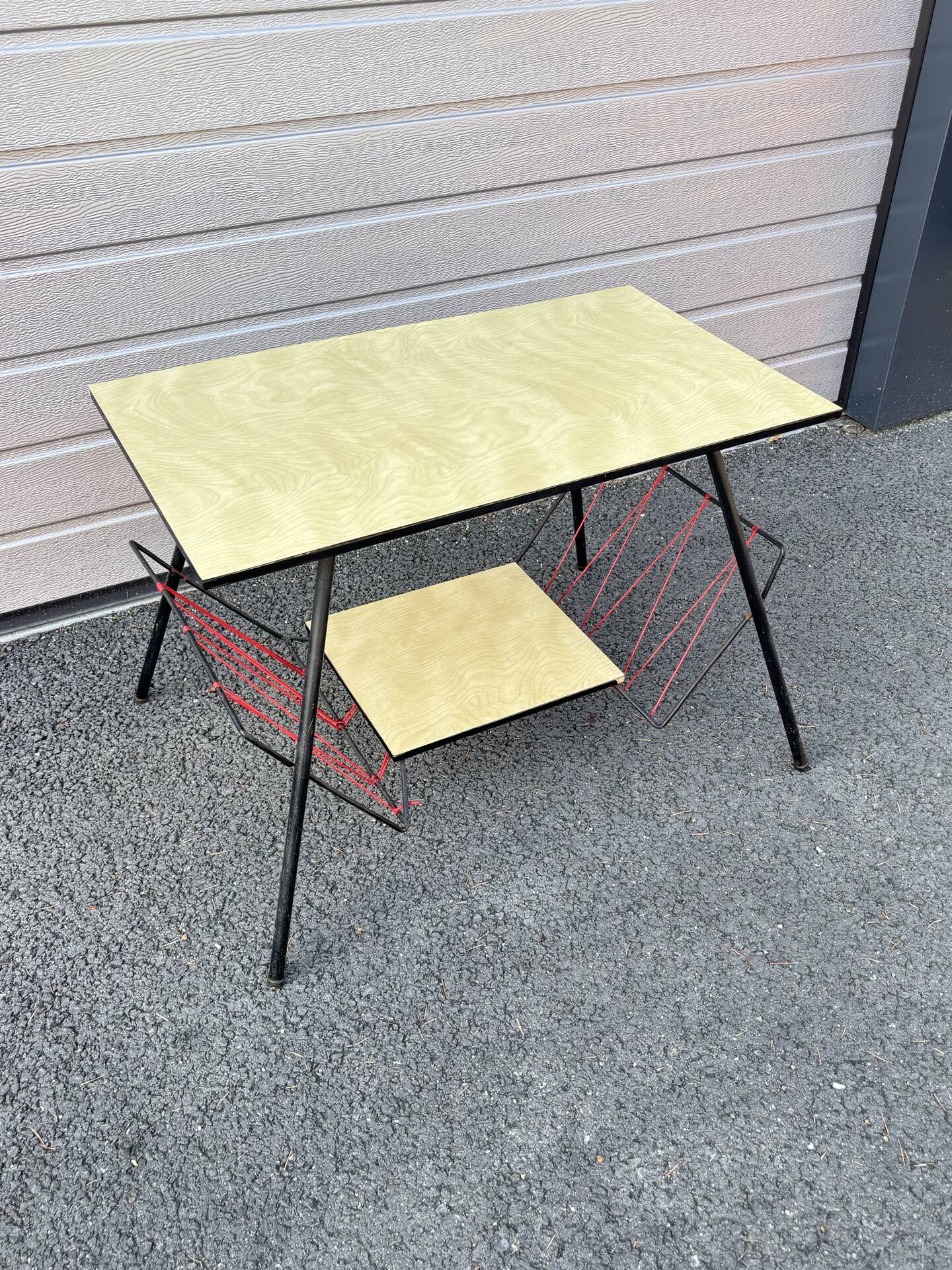 Desserte porte-revues vintage en Formica – Années 60/70