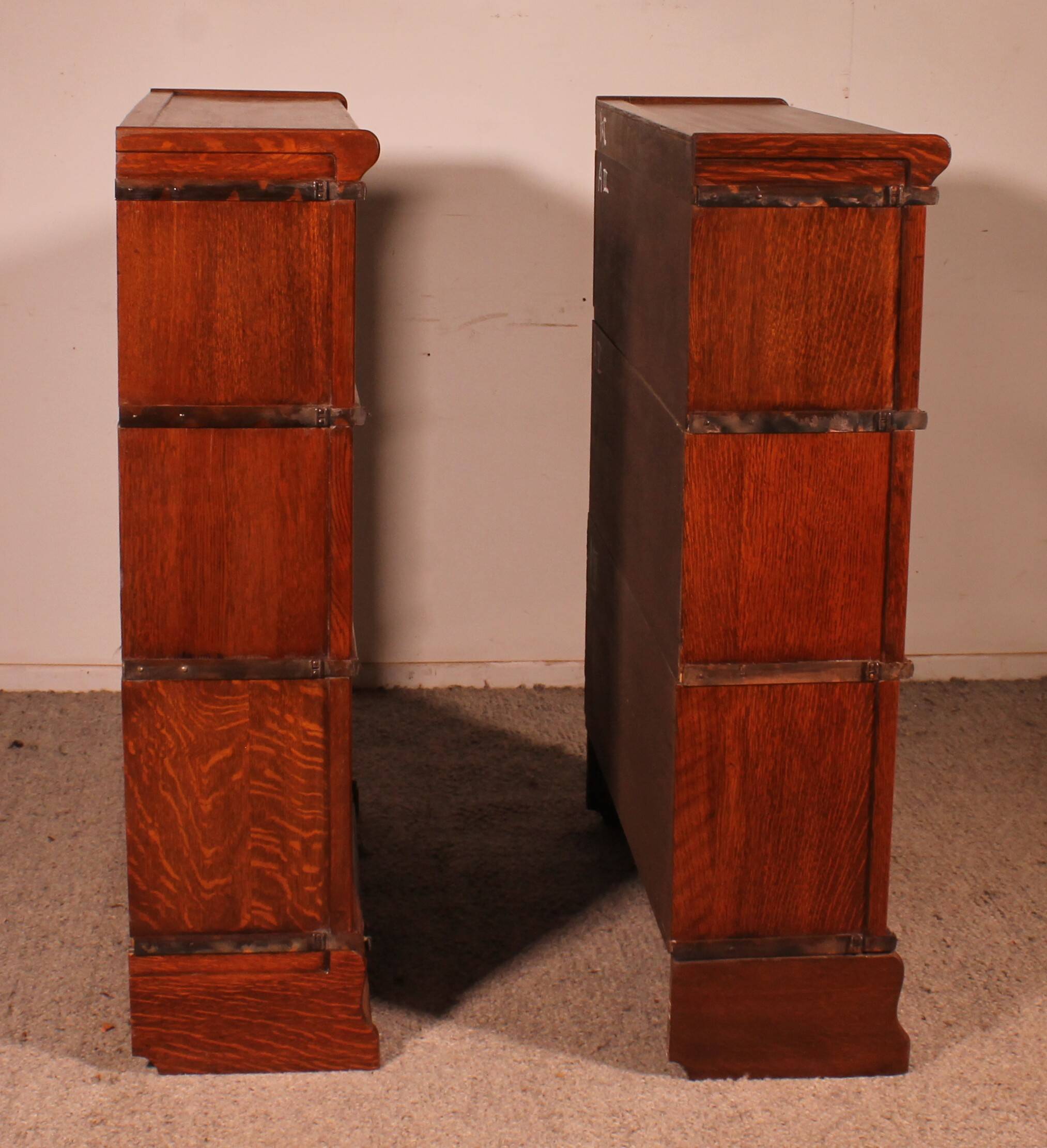pair of Globe Wernicke London bookcases in oak circa 1900
