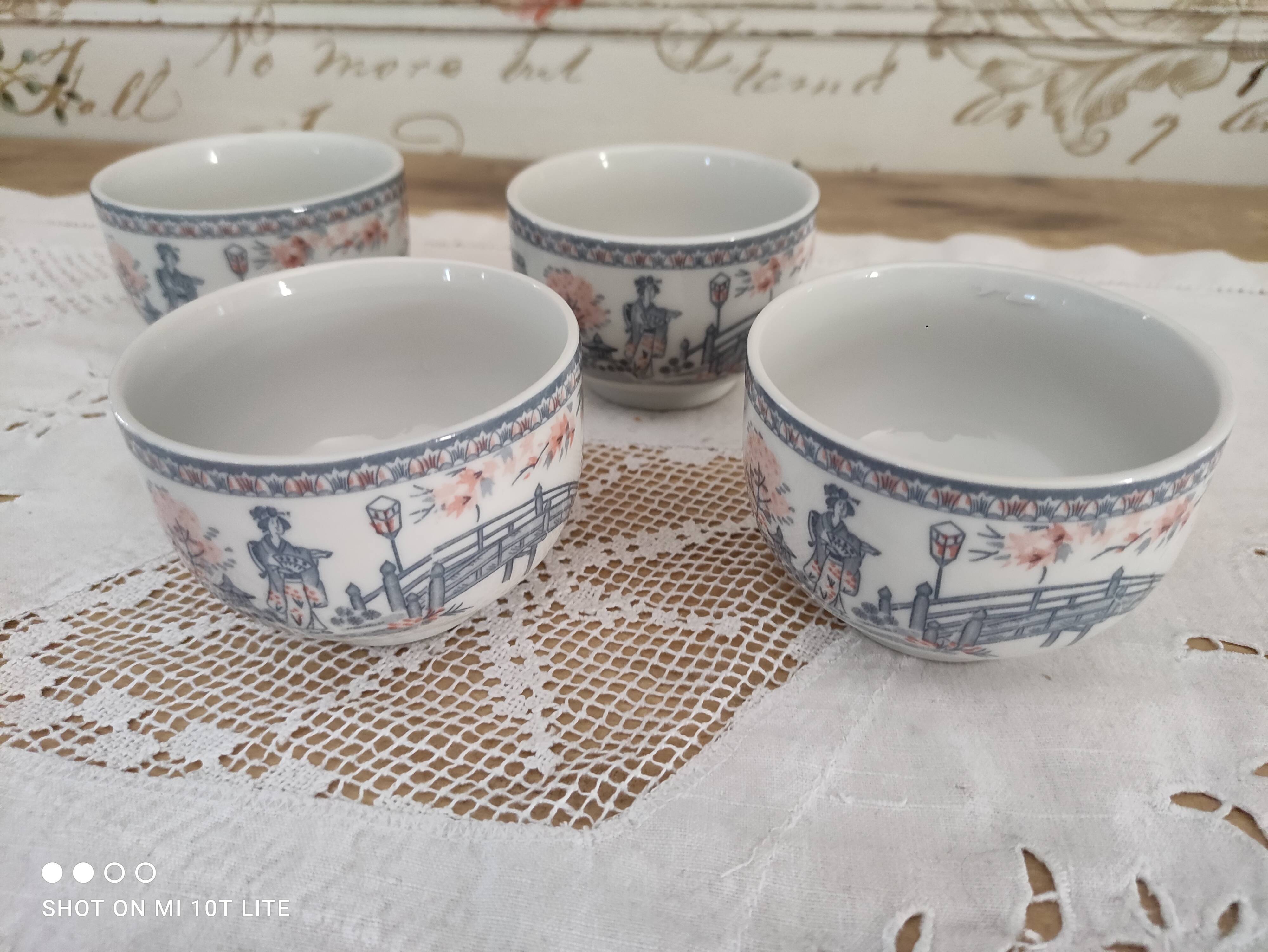 Set of 4 Japanese tea cups without handle pale blue and pink décor