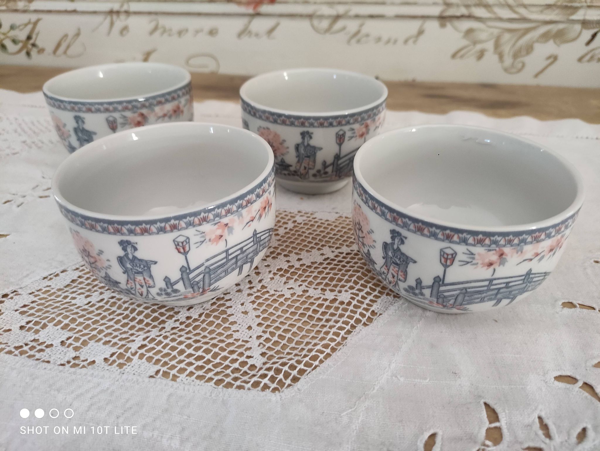 Set of 4 Japanese tea cups without handle pale blue and pink décor