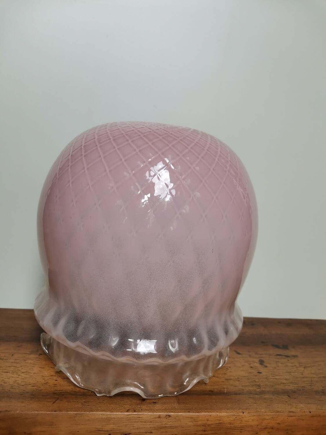 Globe de lampe abat jour méduse en verre moulé vintage rose pastel motif suspension baladeuse