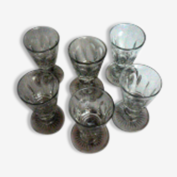 6 verres anciens coniques à facettes hauteur 9 cm