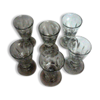 6 verres anciens coniques à facettes hauteur 9 cm