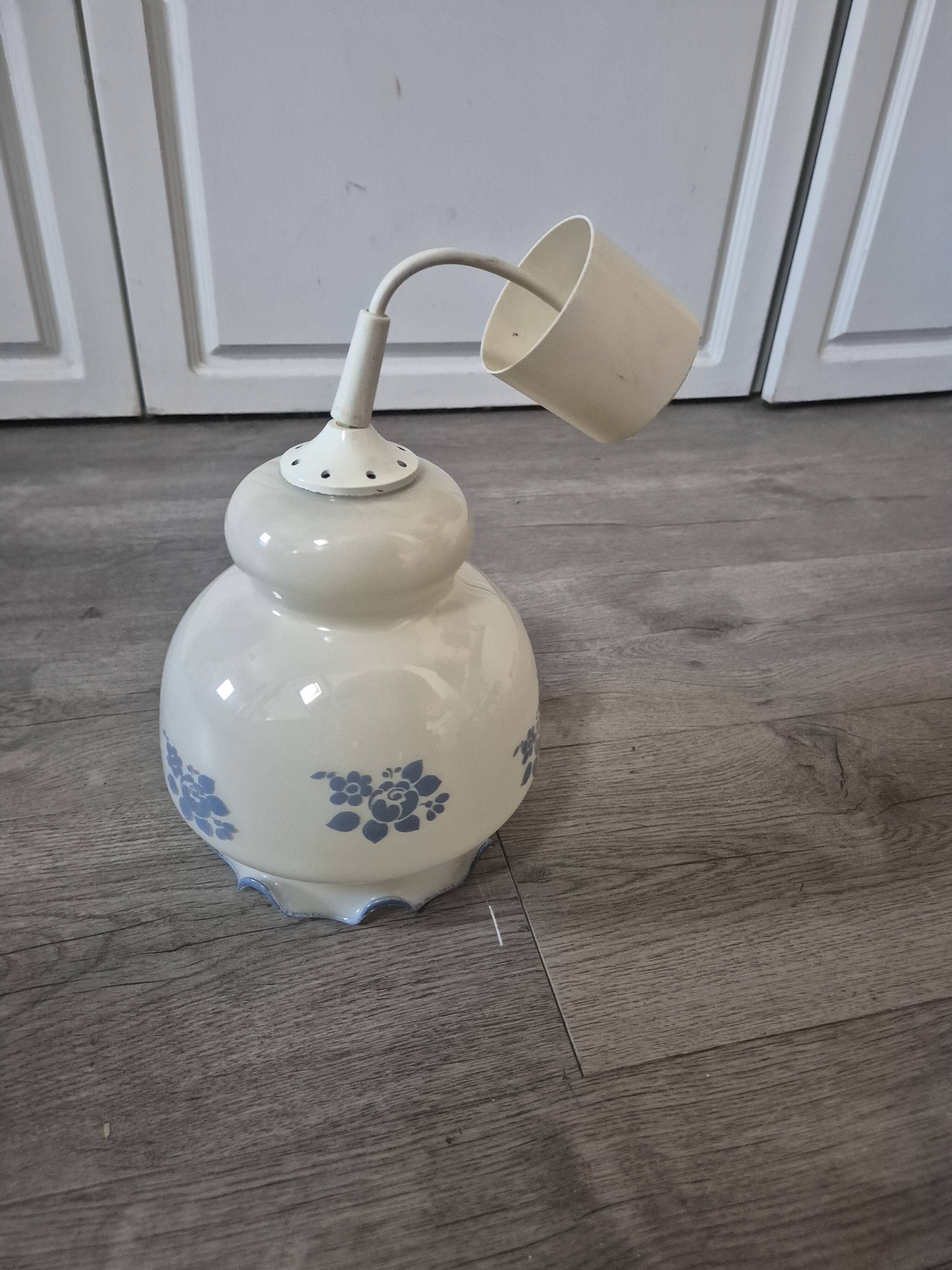 luminaire suspension vintage ceramique blanche fleurs bleue