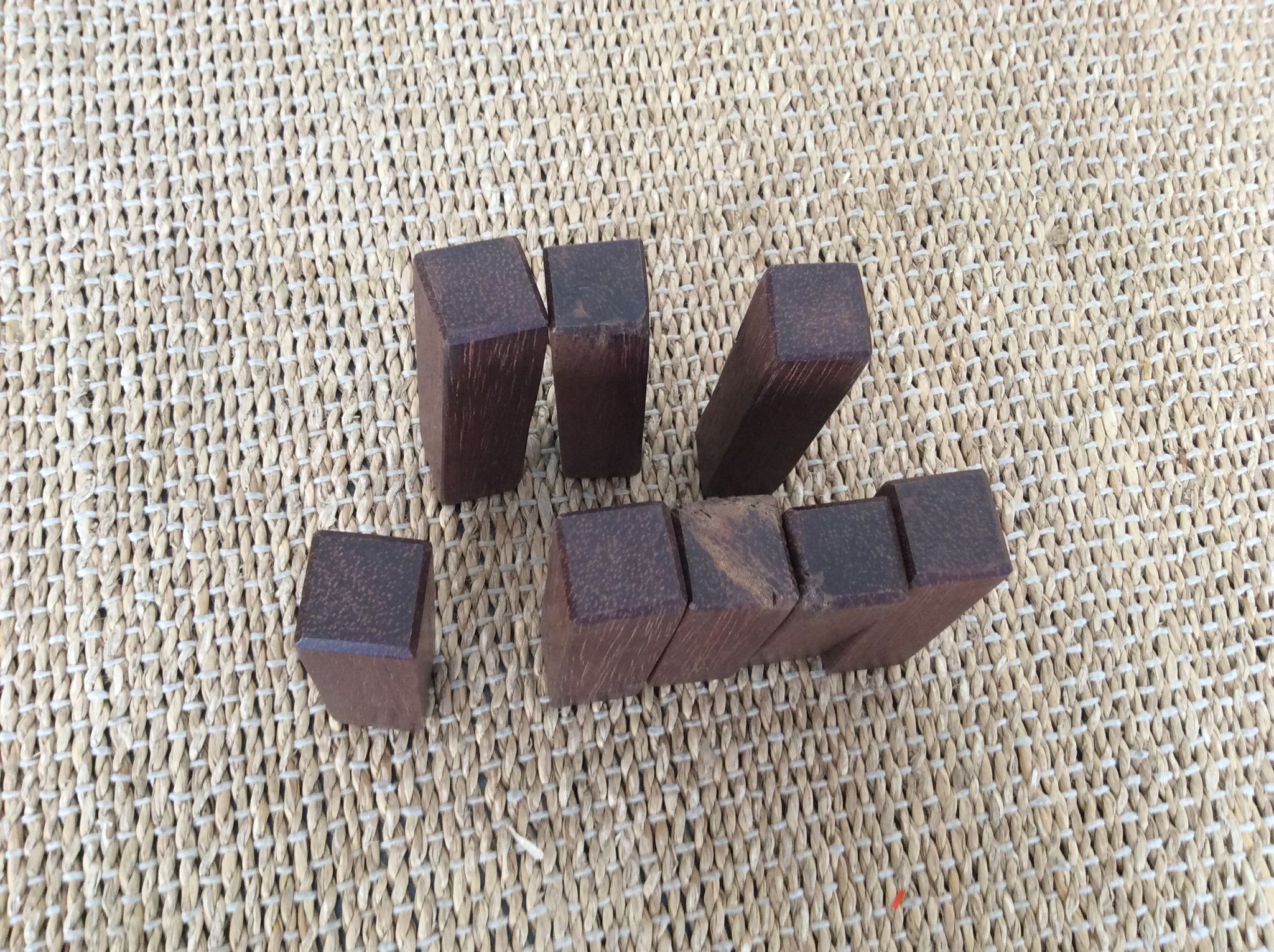 8 porte-couteaux en bois
