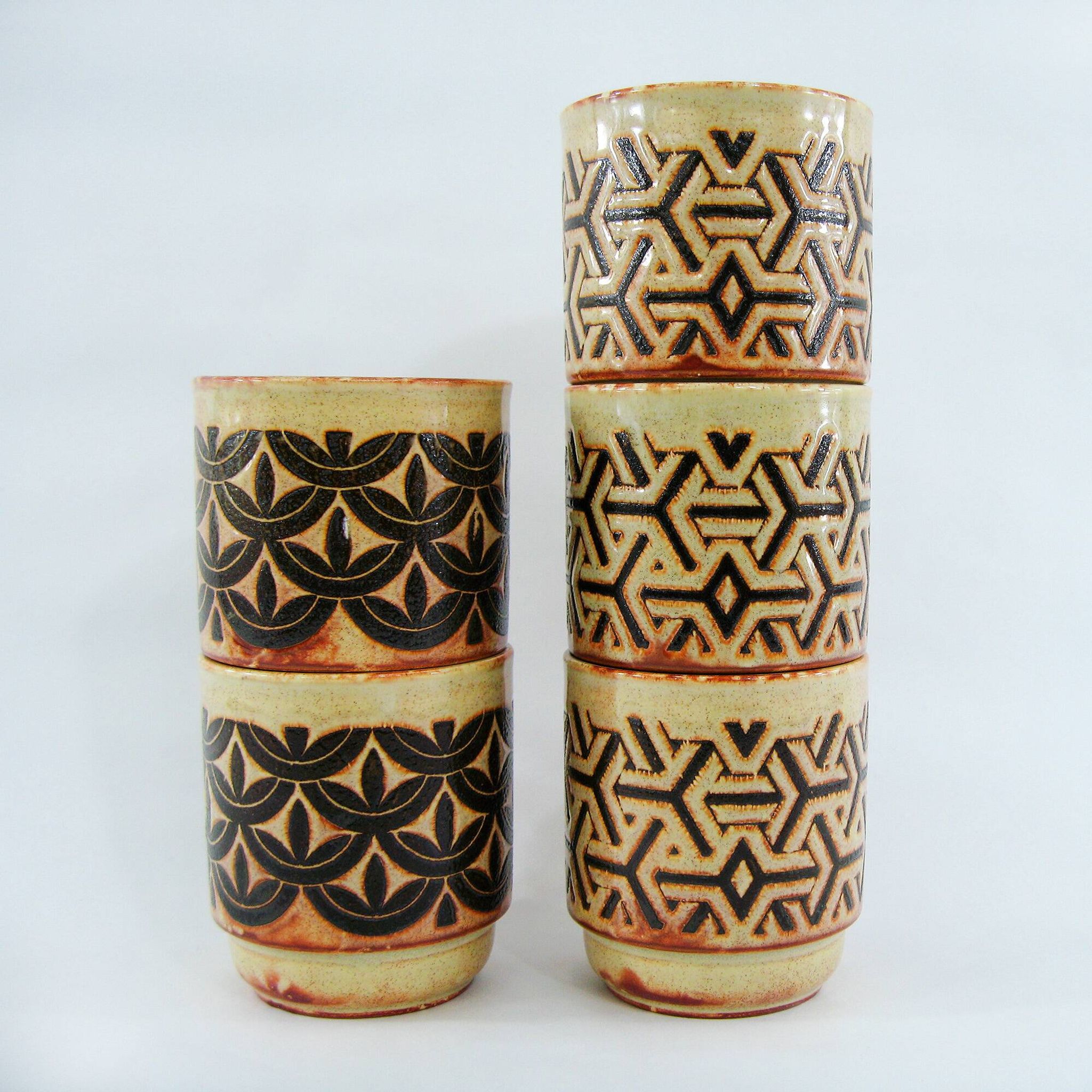5 beige and fawn stoneware mugs - brown geometric decor - made in England - vintage 70s