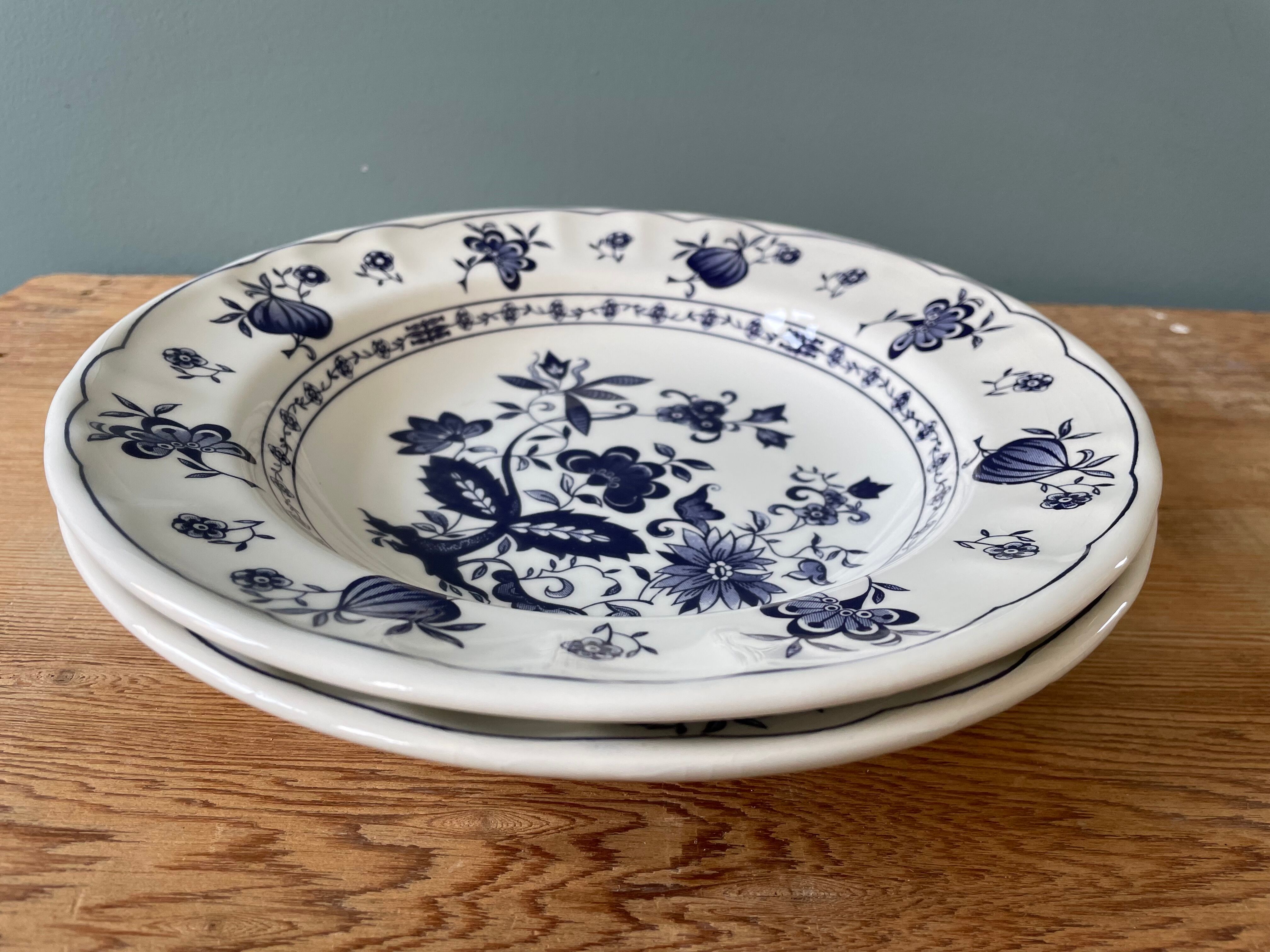 Set of two decorative hollow plates nineteenth century