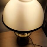 Ancienne lampe à pétrole électrifiée