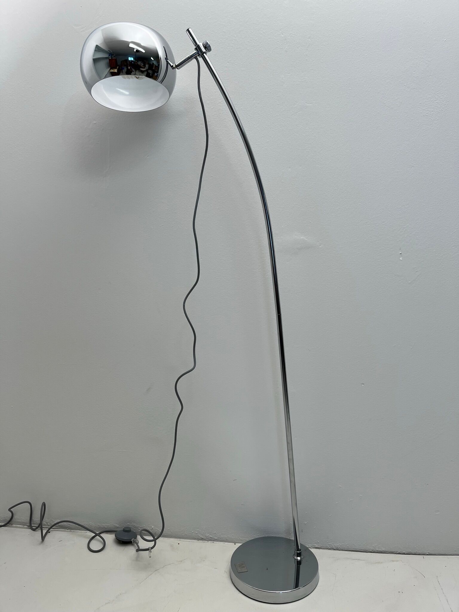 Lampadaire  métal chromé