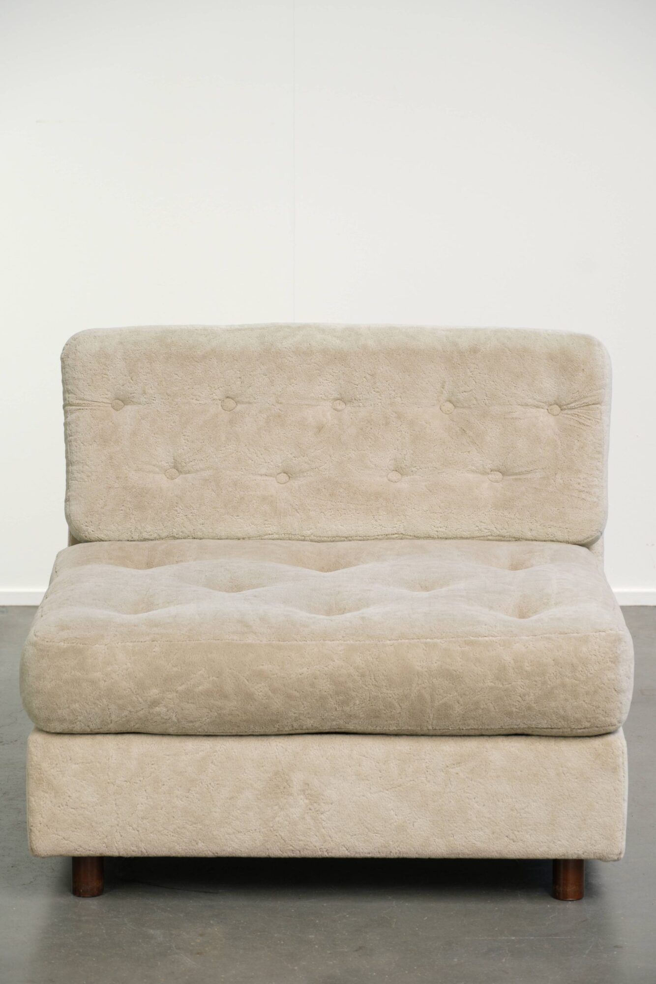 Vintage fabric armchair with great seating comfort and pleasant appearance