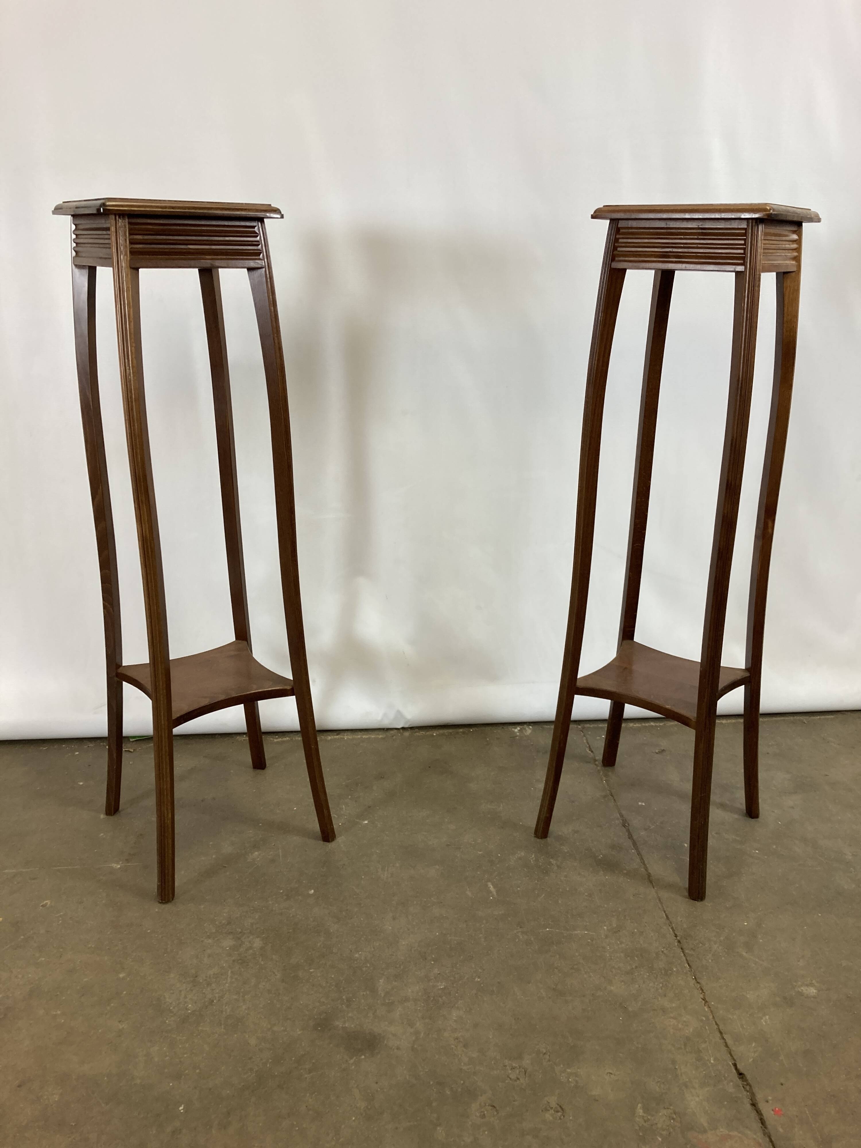 Paire de sellettes en chêne art déco