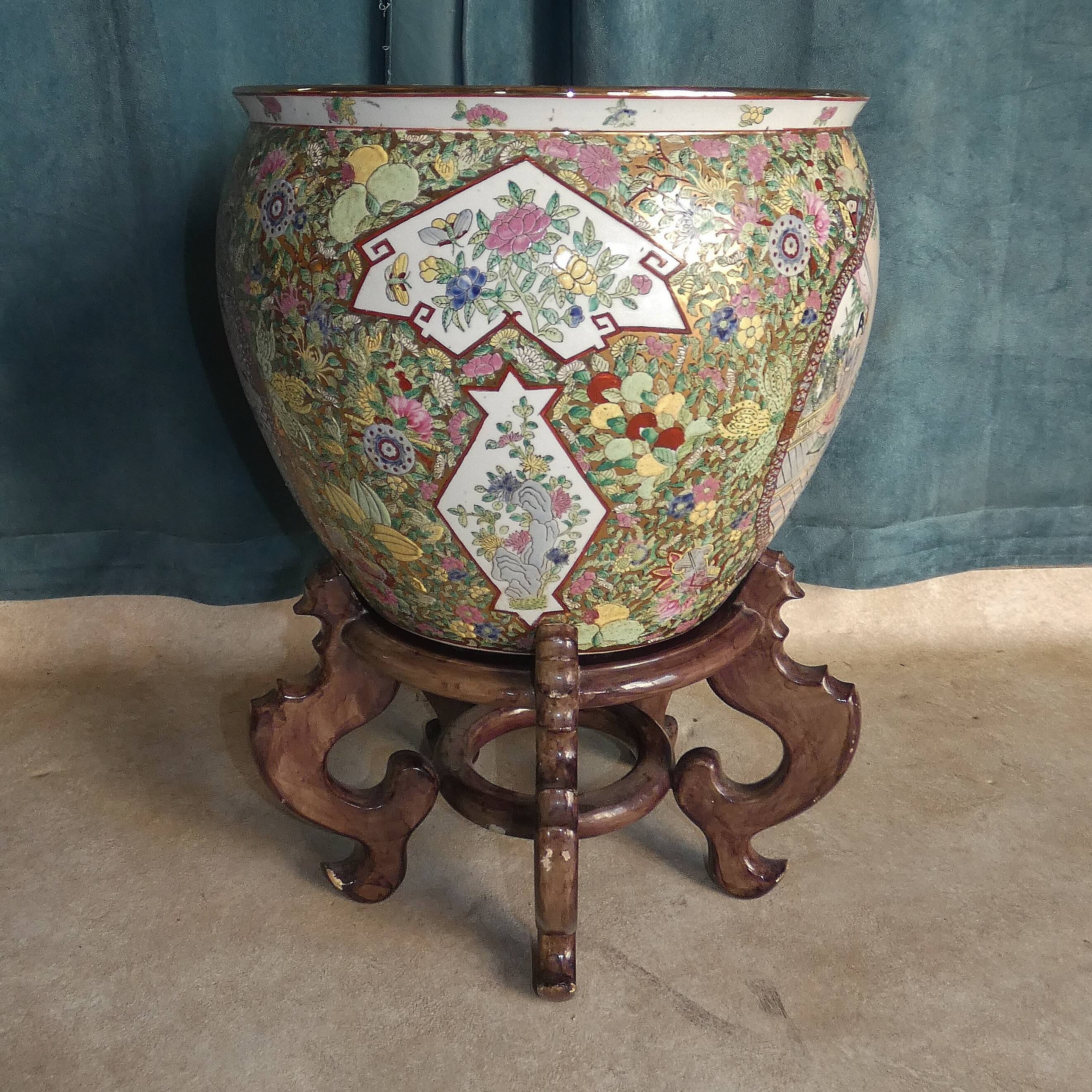 Pot hider or China Porcelain Basin, Rose Family, circa 1970