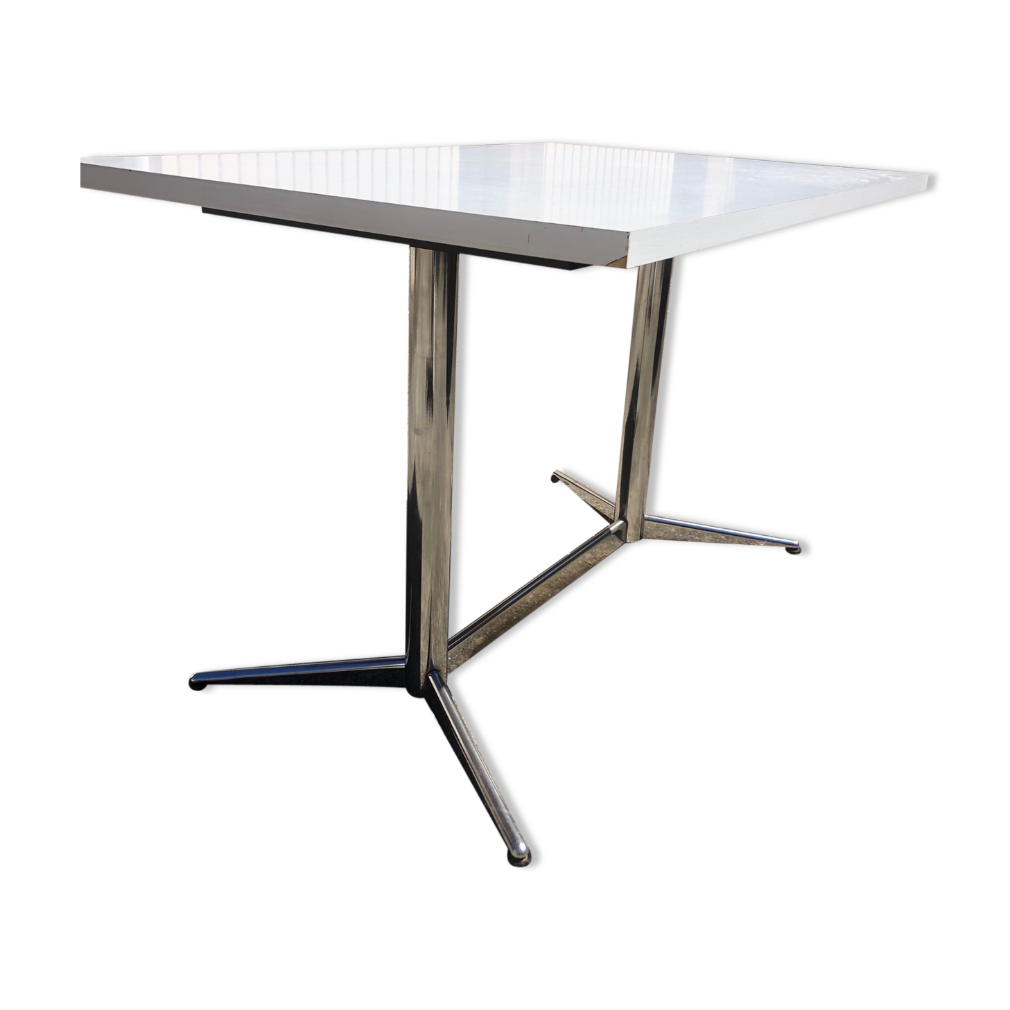 Table vintage blanche piétement