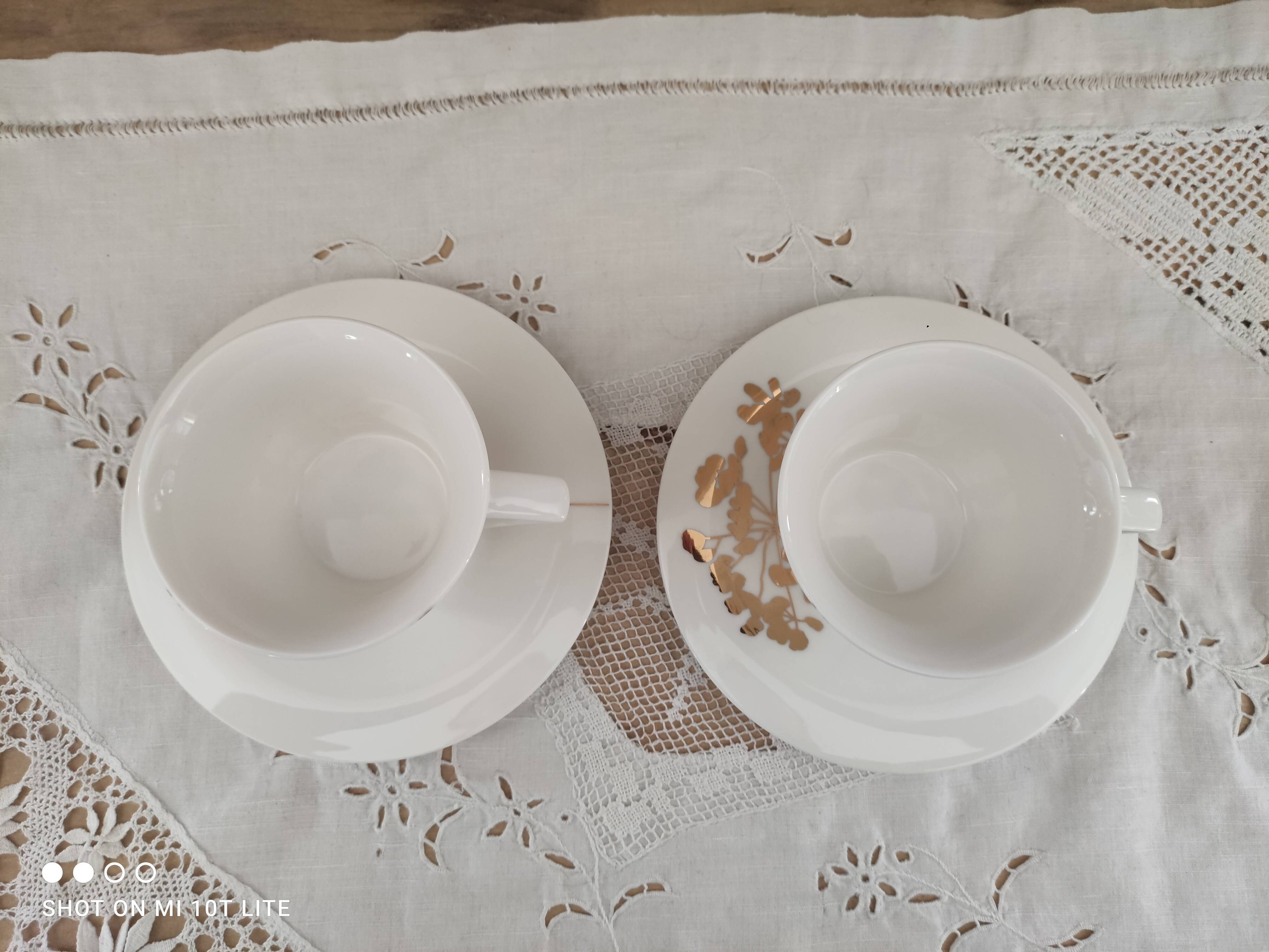 Tête à tête pour thé ou café long en porcelaine blanche décor floral doré