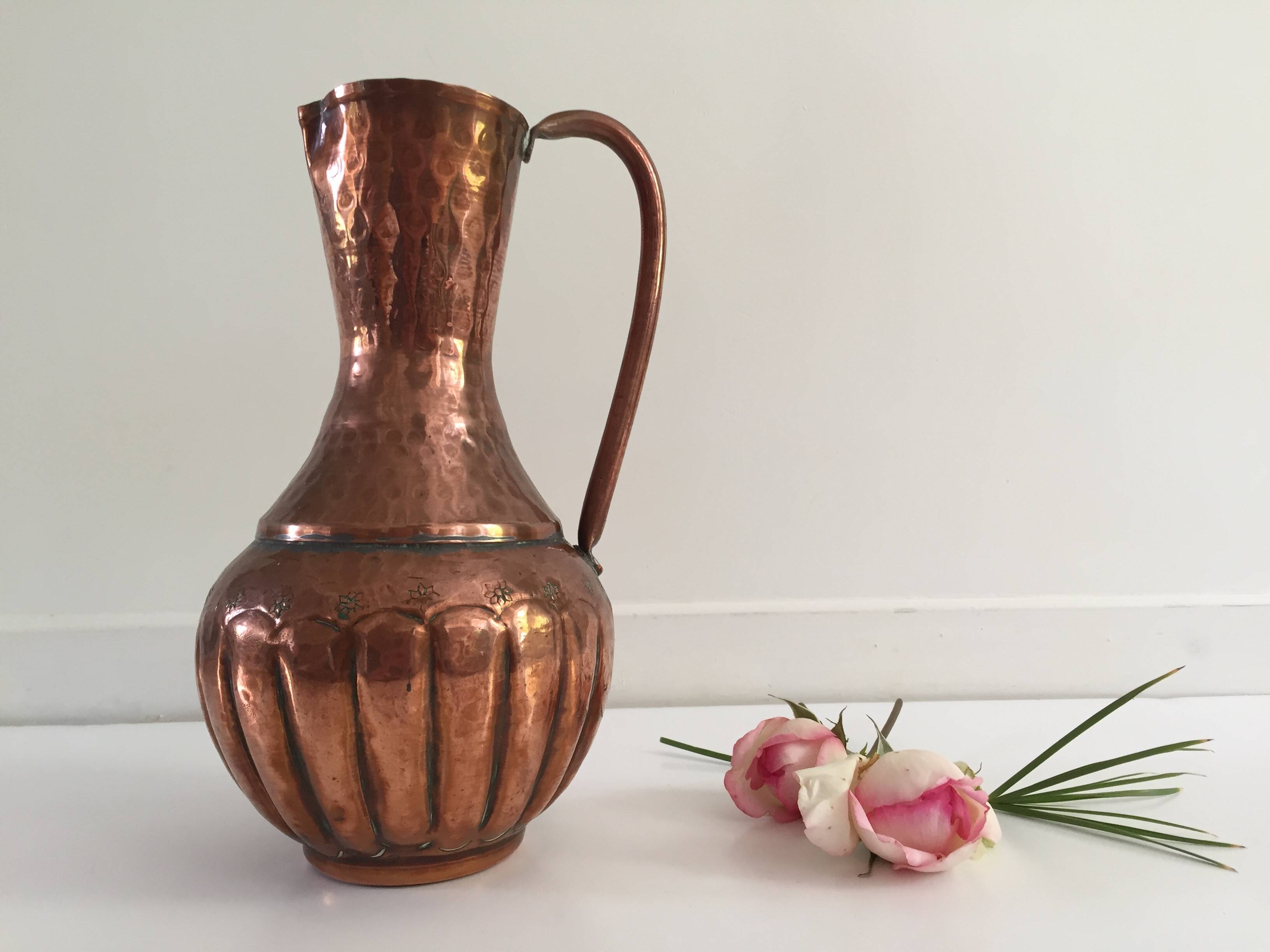 Pitcher-shaped vase in hammered copper