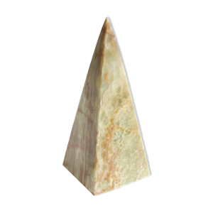Pyramide en onyx, années