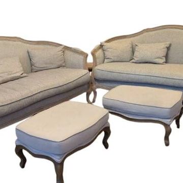2 banquettes Louis XV haut de gamme avec poufs