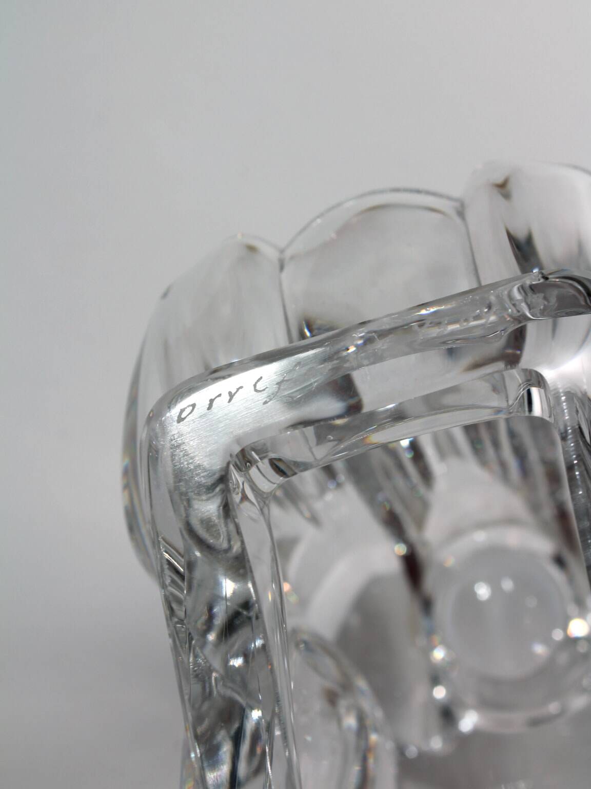 Vase en cristal plein "Tulipe" de Lars Hellsten, pour Orrefors, Suède