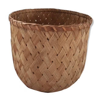 Bamboo basket intertwined