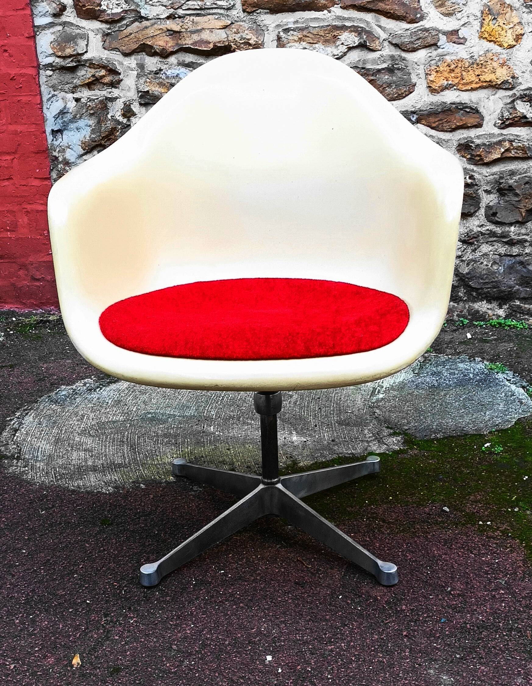 PAC office chair by Charles and Ray Eames for Herman Miller, 1960s.