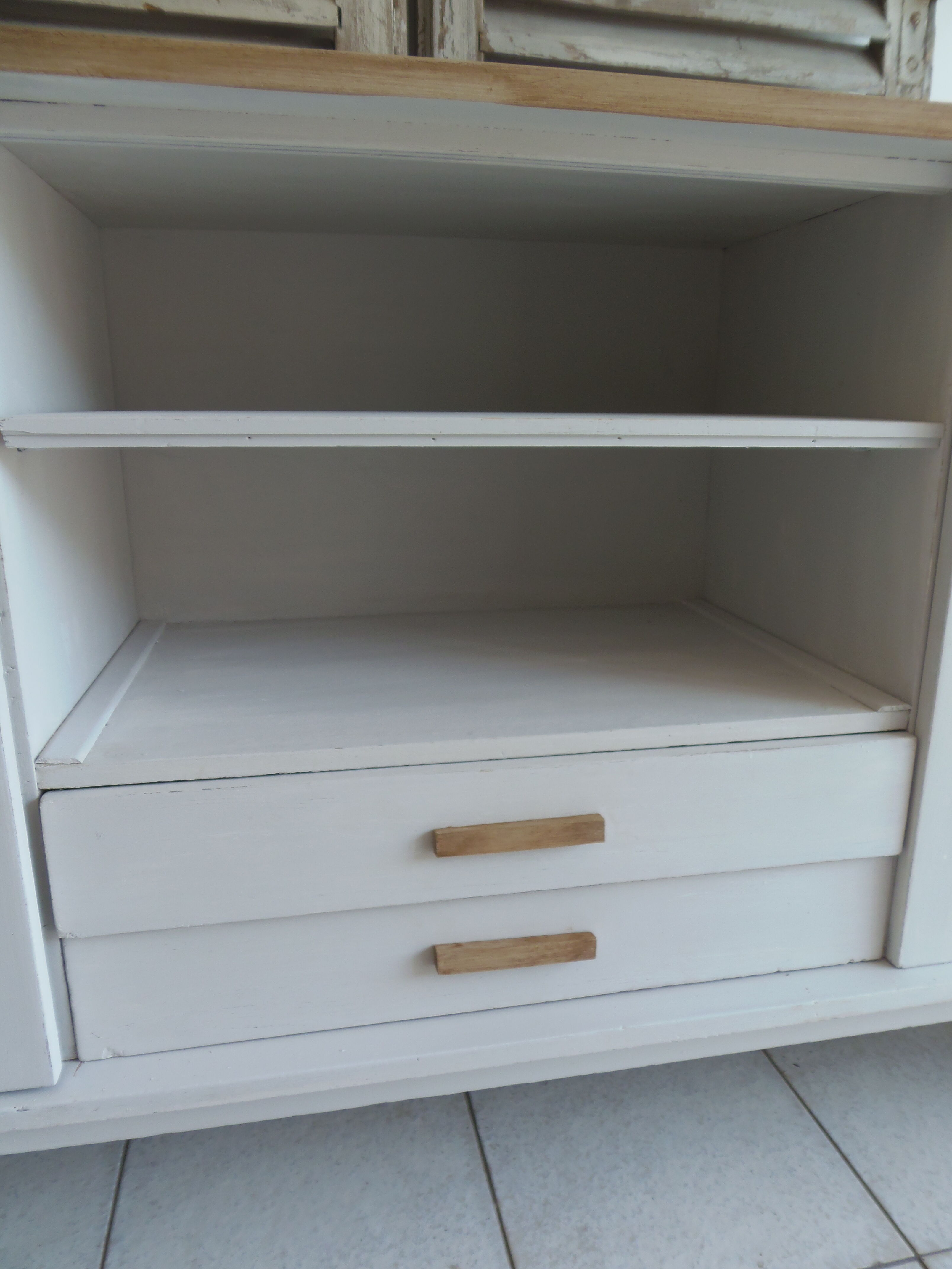 Vintage line of the 60s-70s pearl grey, plateau waxed wood light oak