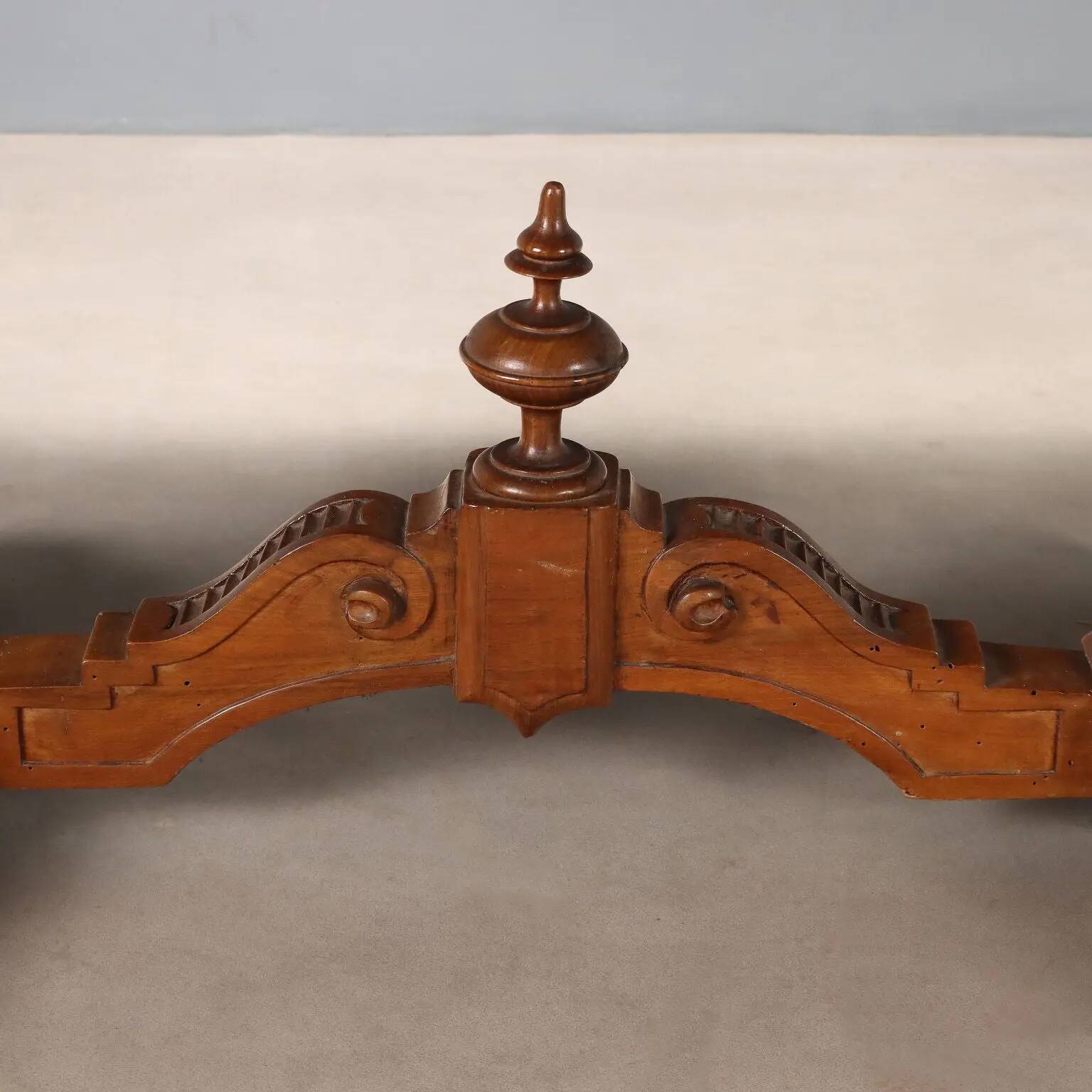 Small antique Umbertino table in walnut, Italy, 19th century.