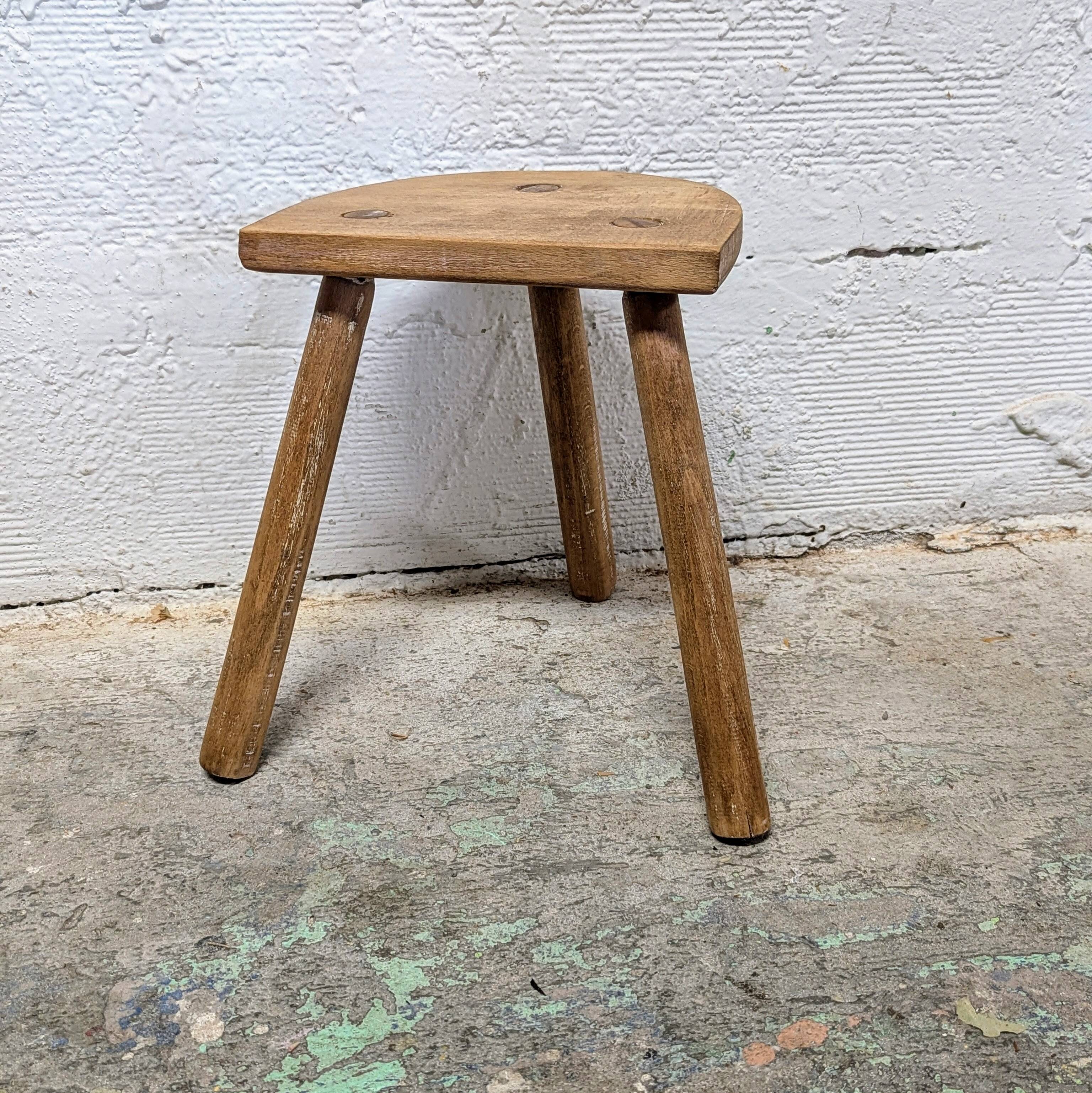 Tripod cowherd stool