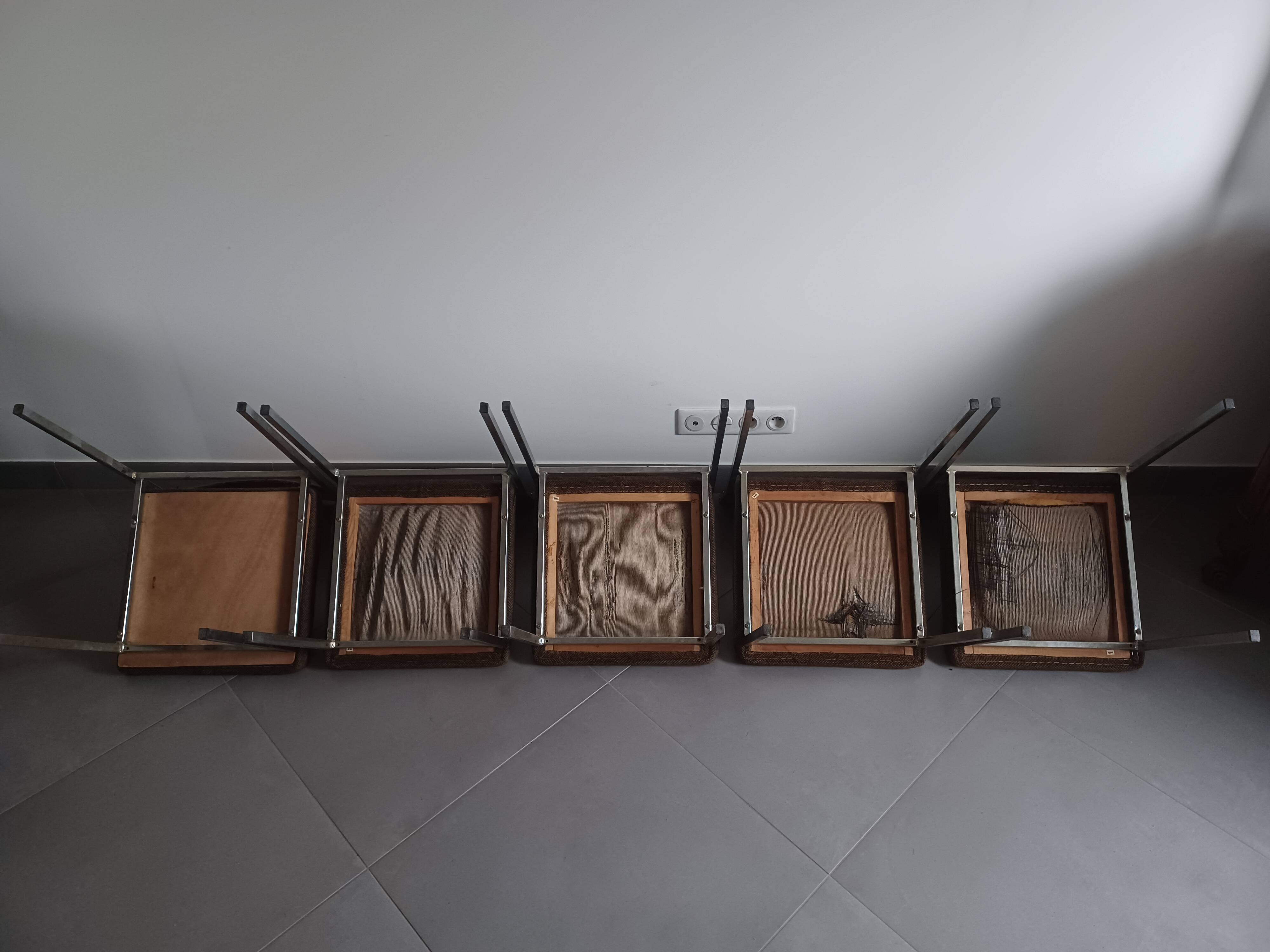 Five chairs in chromed metal and mottled fabric