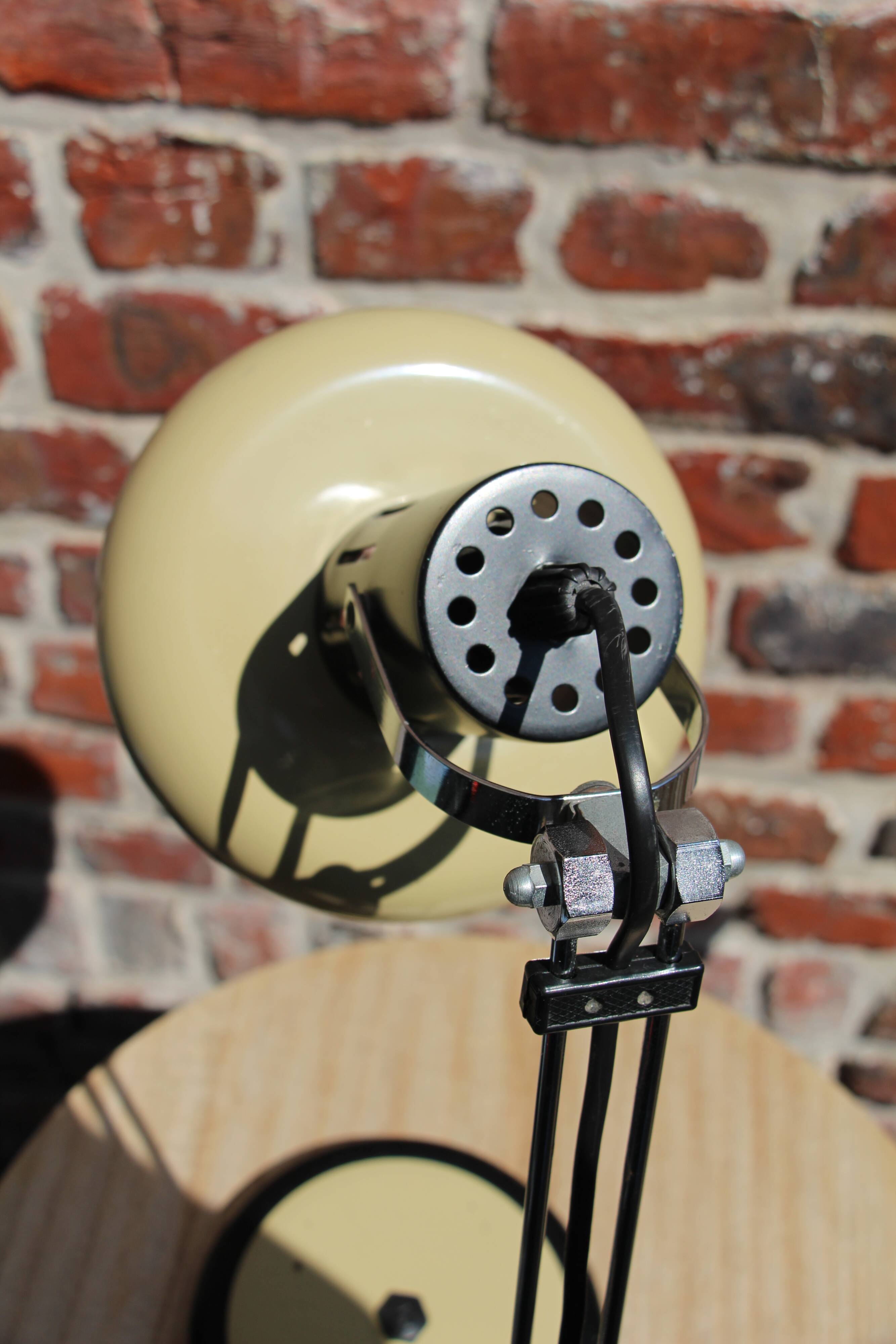 Aluminor 70's ivory articulated desk lamp