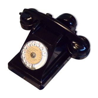 Vintage phone in Bakelite dial