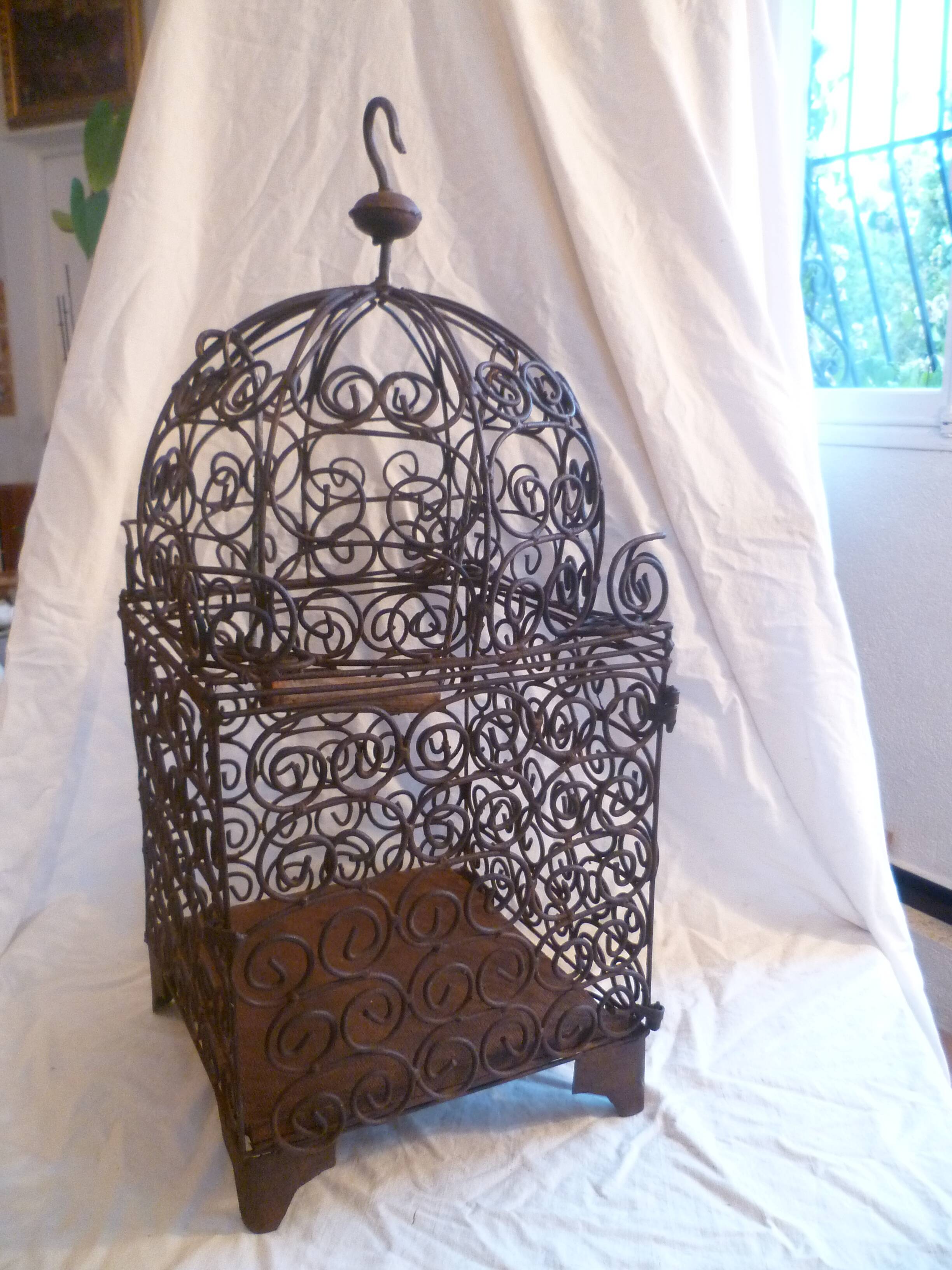 Vintage metal volute decoration